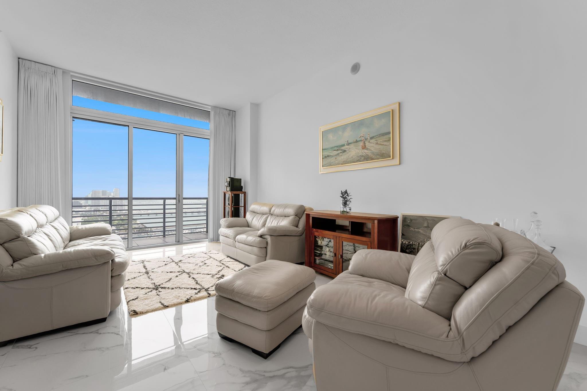 325 S Biscayne Blvd UPH-14, Miami, FL, 33131/$775,000 2 325 S Biscayne Blvd UPH-14