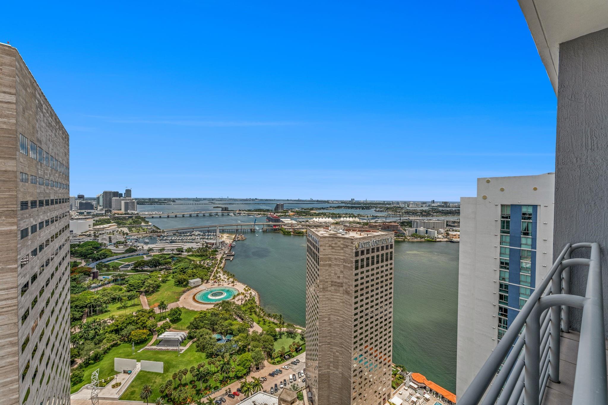 325 S Biscayne Blvd UPH-14