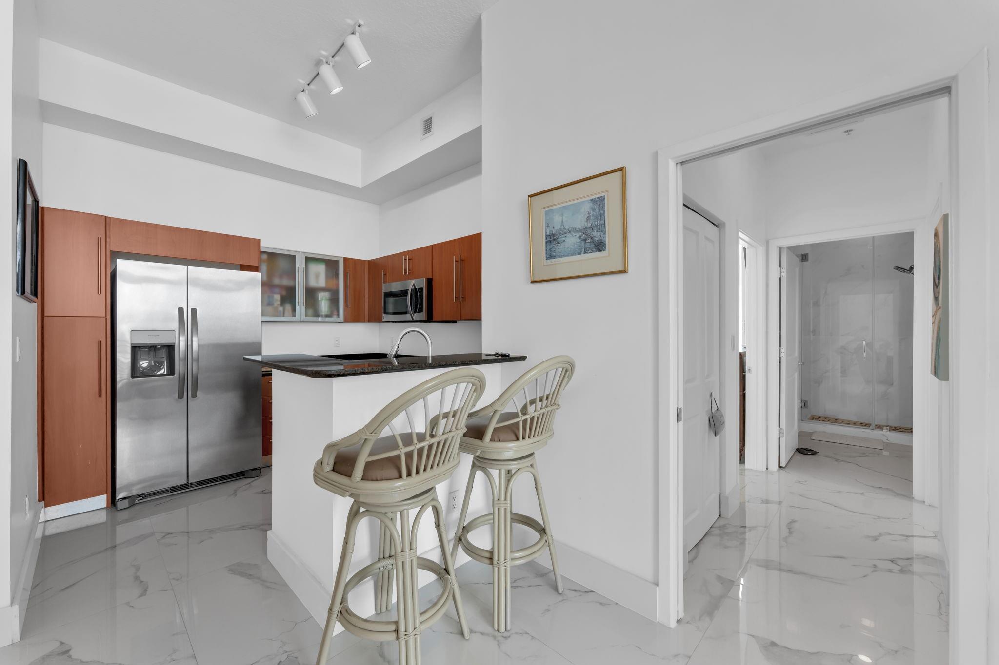 325 S Biscayne Blvd UPH-14, Miami, FL, 33131/$775,000 4 325 S Biscayne Blvd UPH-14
