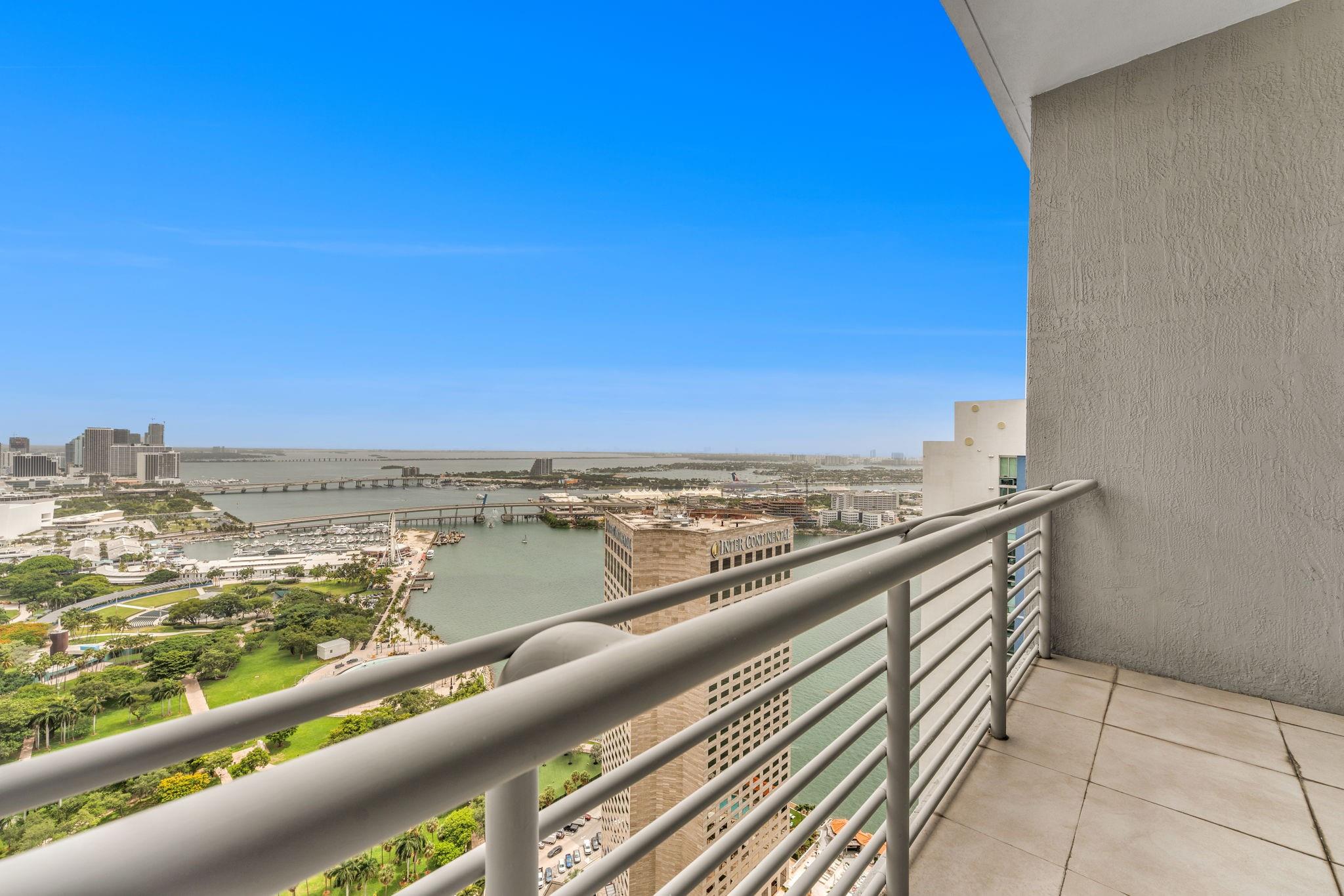 325 S Biscayne Blvd UPH-14, Miami, FL, 33131/$775,000 1 325 S Biscayne Blvd UPH-14