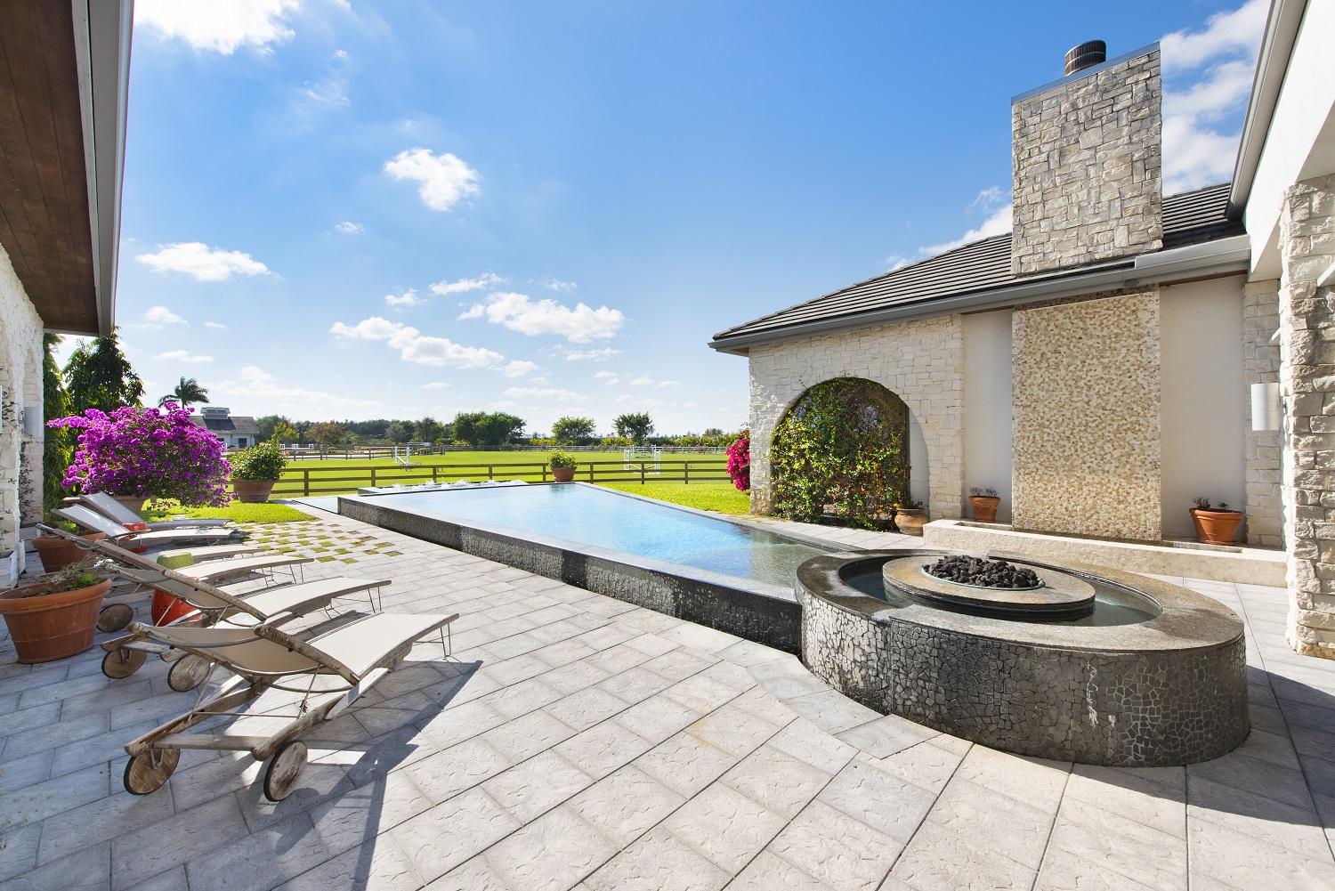 LAS PALMAS EQUESTRIAN - Residential