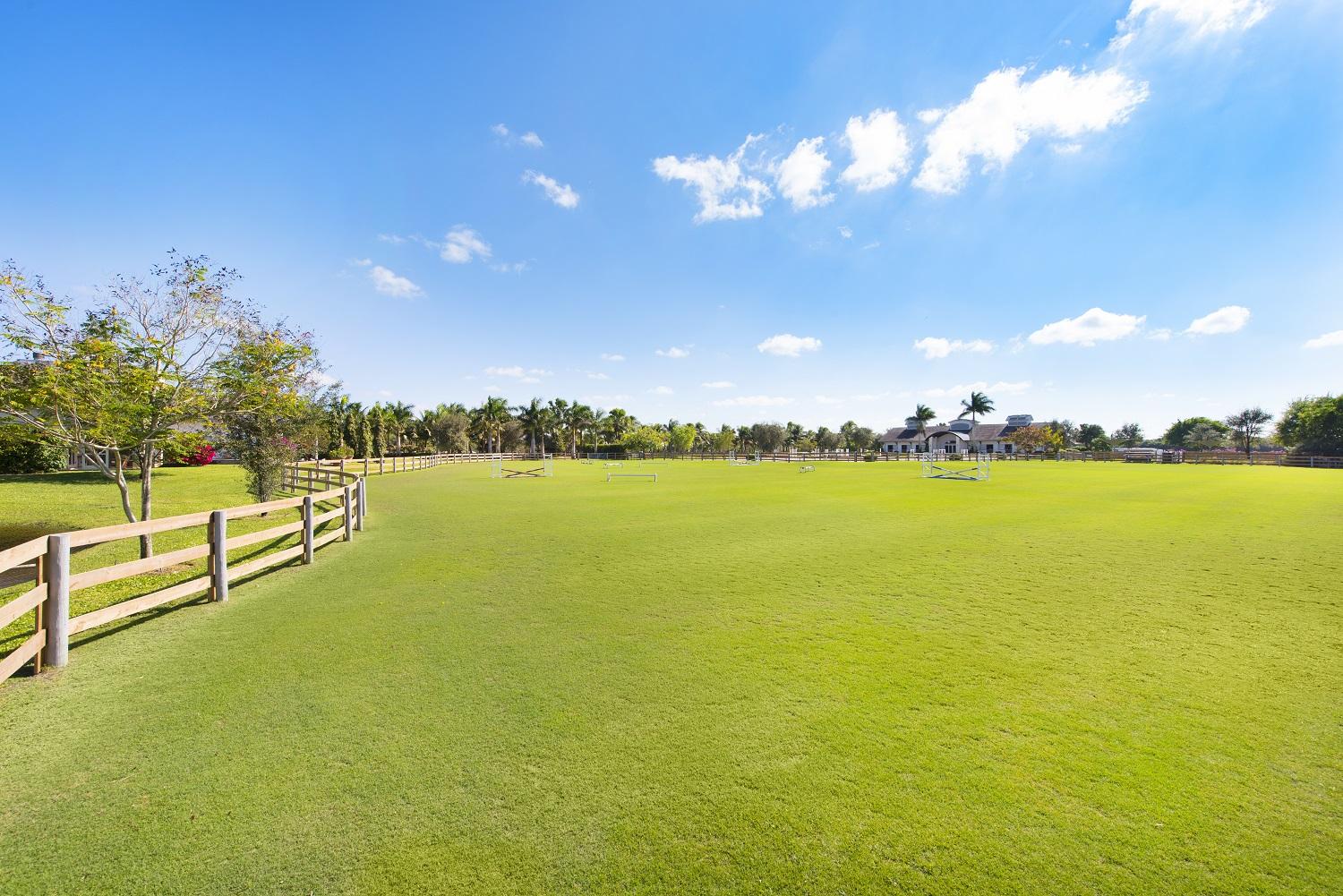 LAS PALMAS EQUESTRIAN - Residential
