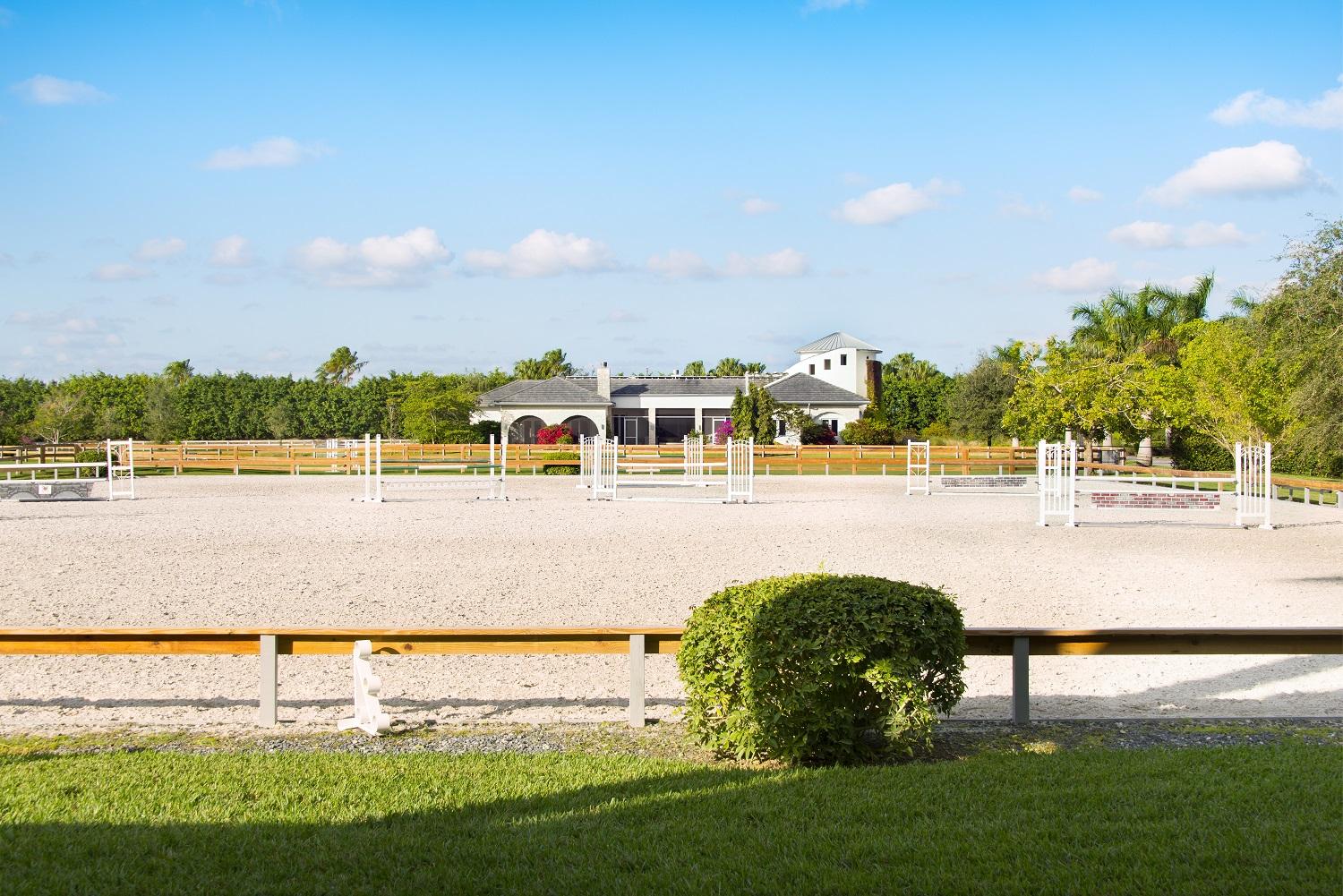 LAS PALMAS EQUESTRIAN - Residential