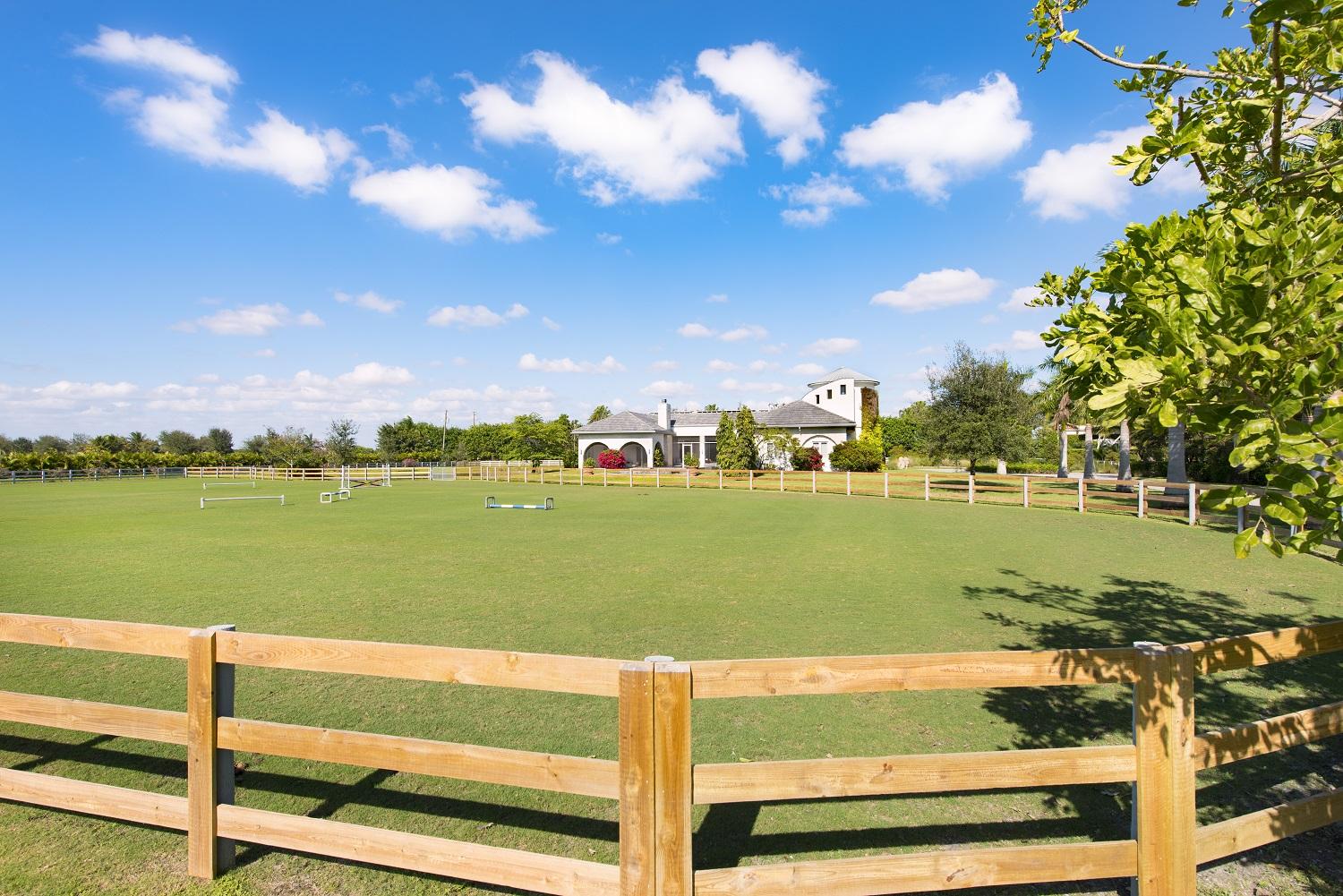 LAS PALMAS EQUESTRIAN - Residential
