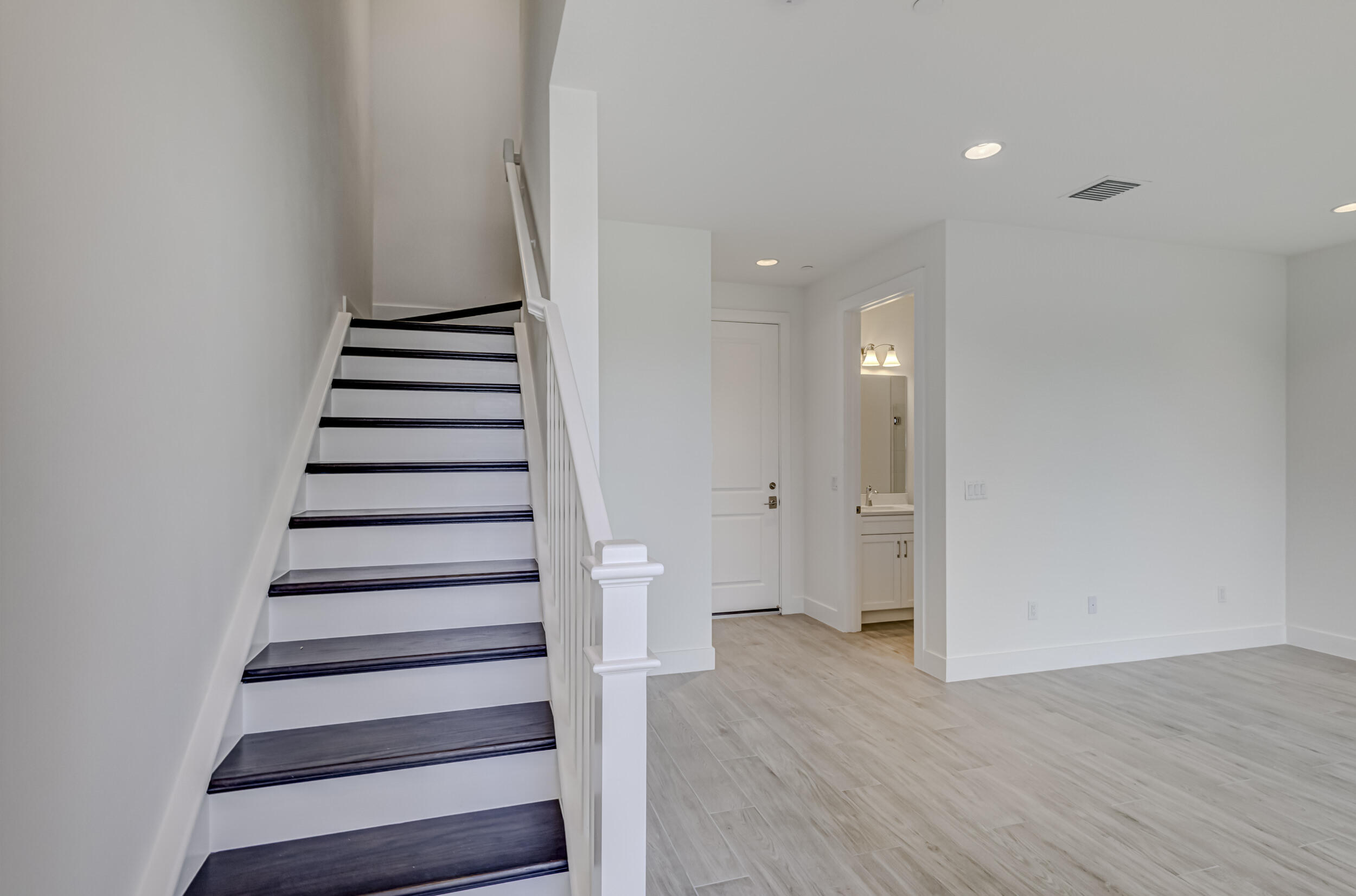 ALTON NEIGHBORHOOD - Residential Lease