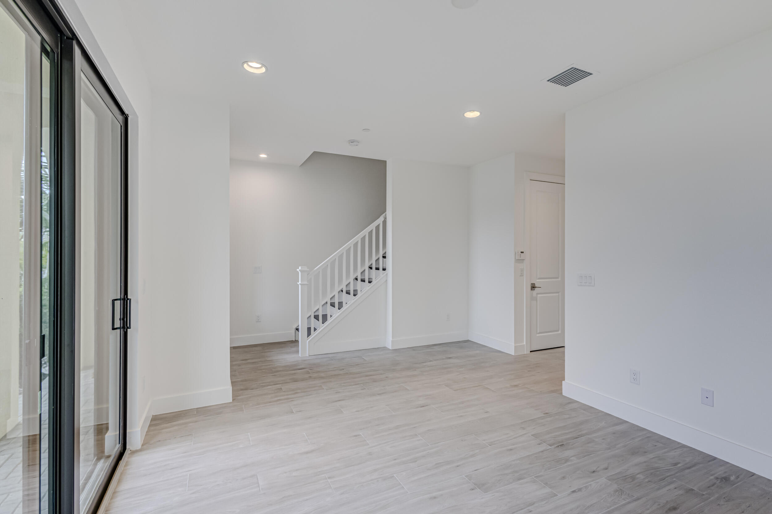 ALTON NEIGHBORHOOD - Residential Lease