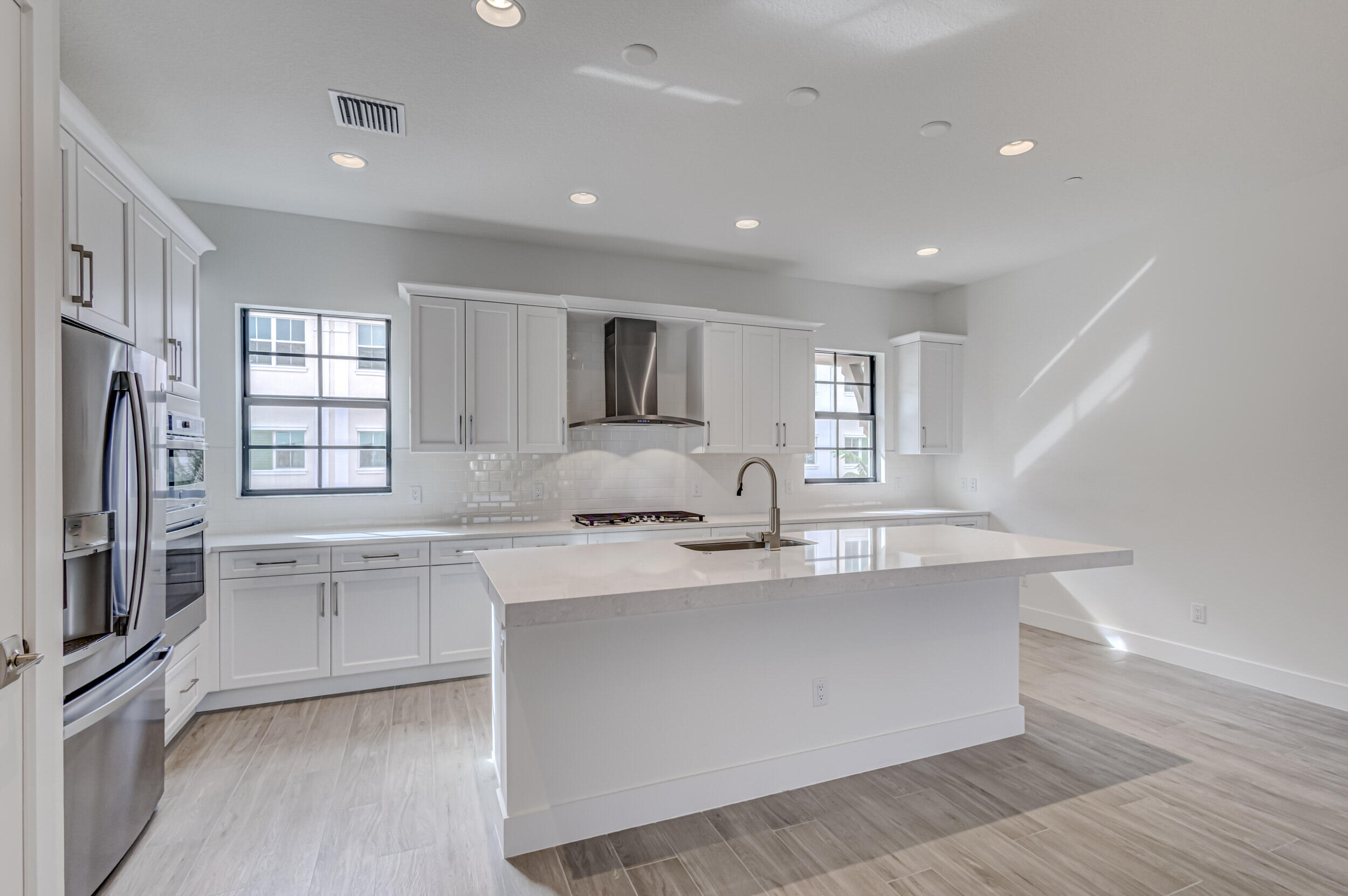 ALTON NEIGHBORHOOD - Residential Lease