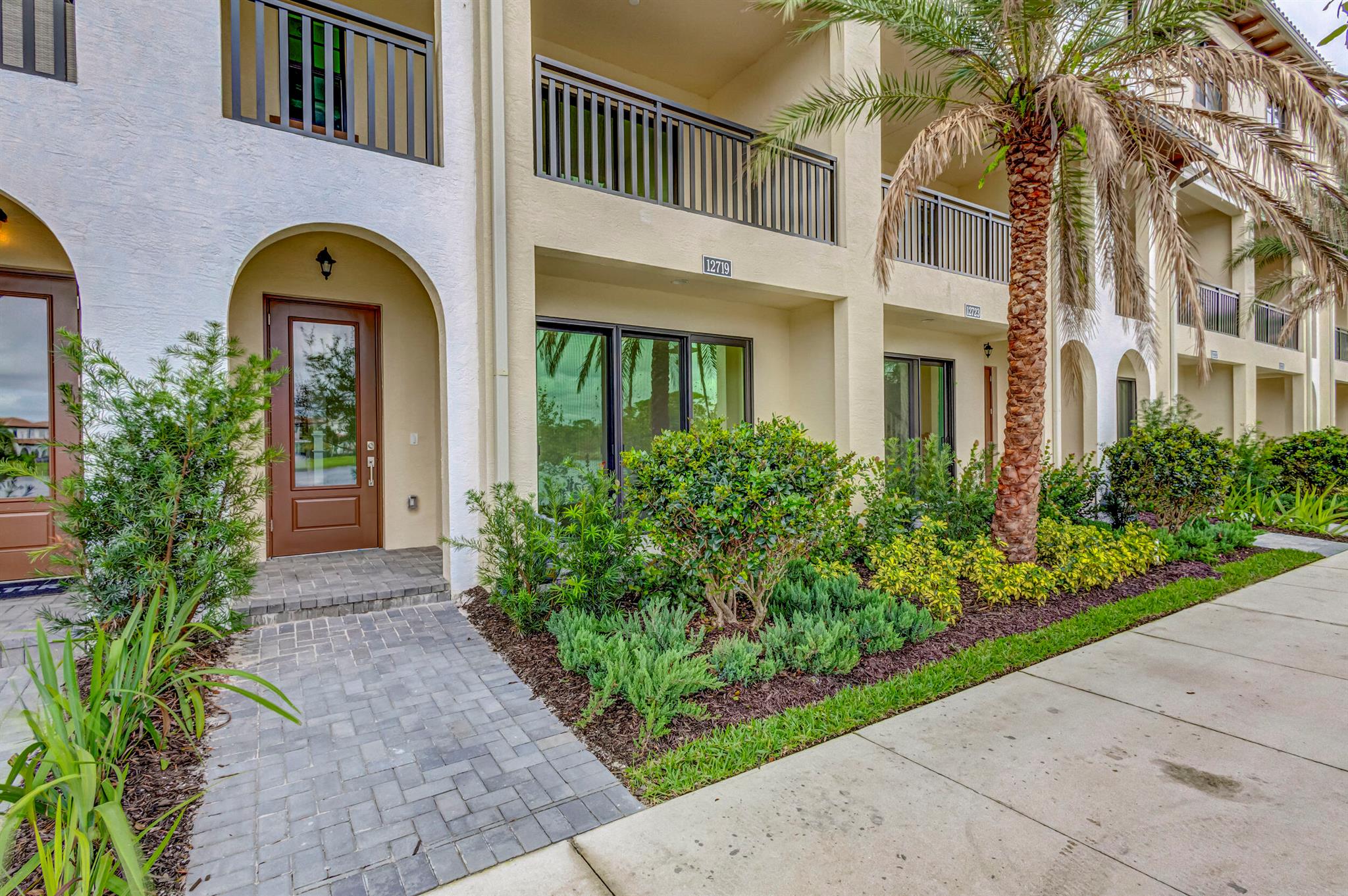 ALTON NEIGHBORHOOD - Residential Lease