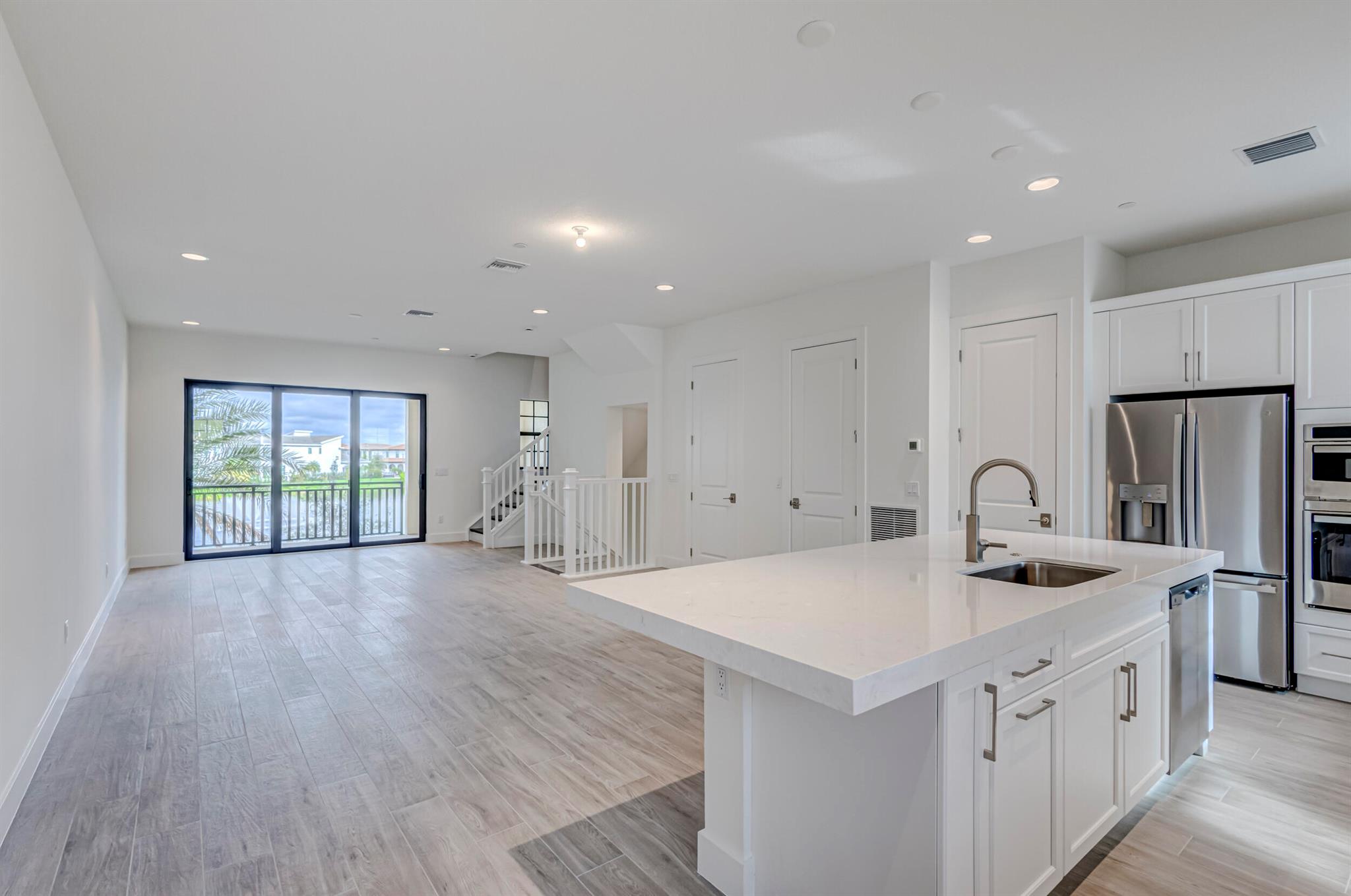 ALTON NEIGHBORHOOD - Residential Lease