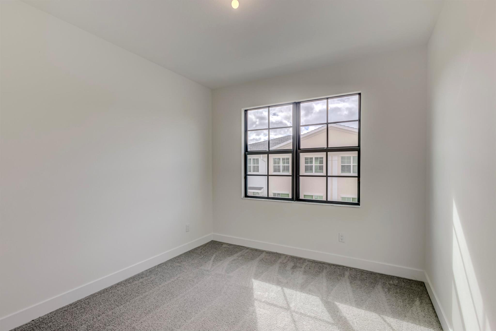 ALTON NEIGHBORHOOD - Residential Lease