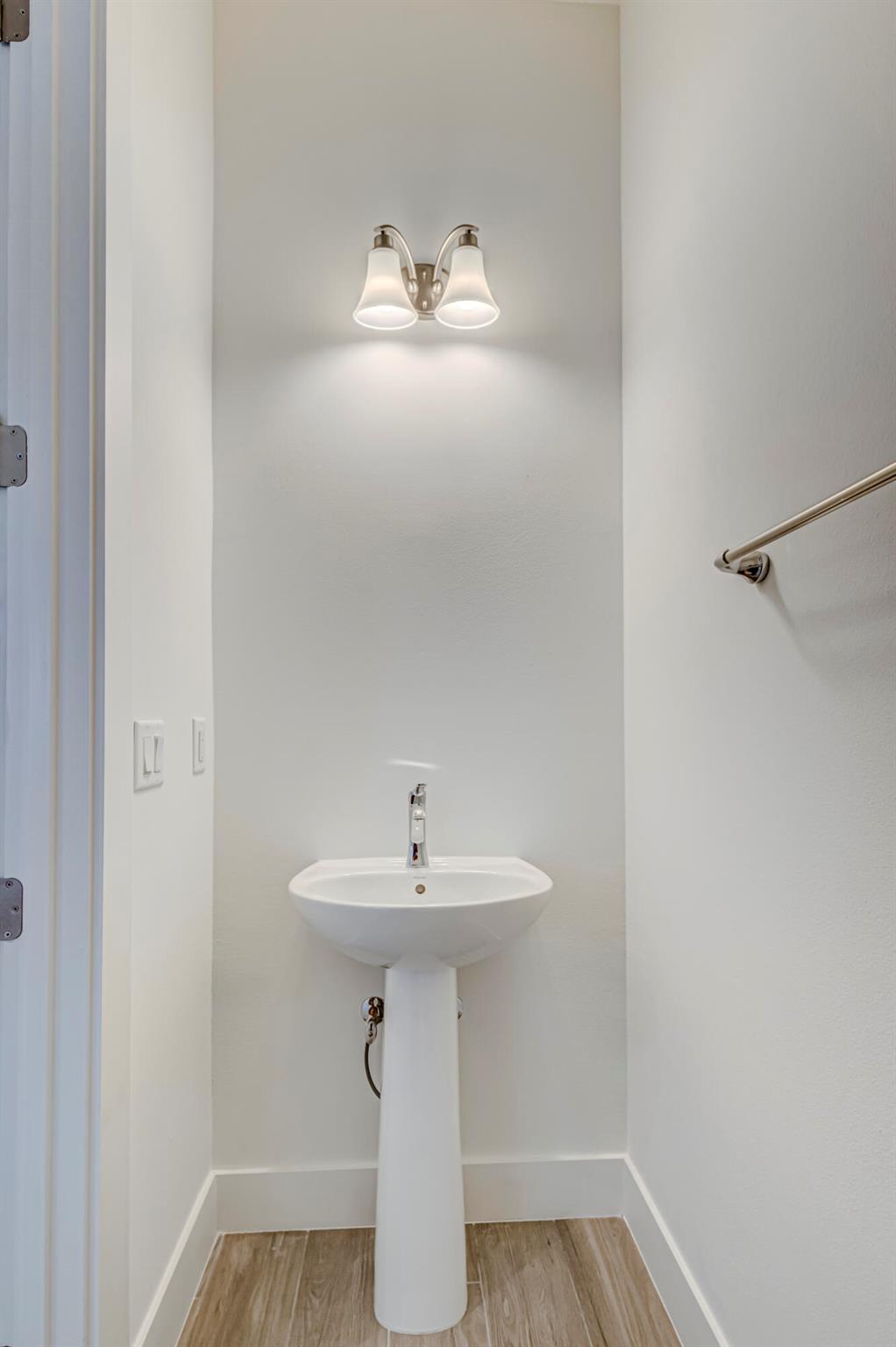 ALTON NEIGHBORHOOD - Residential Lease