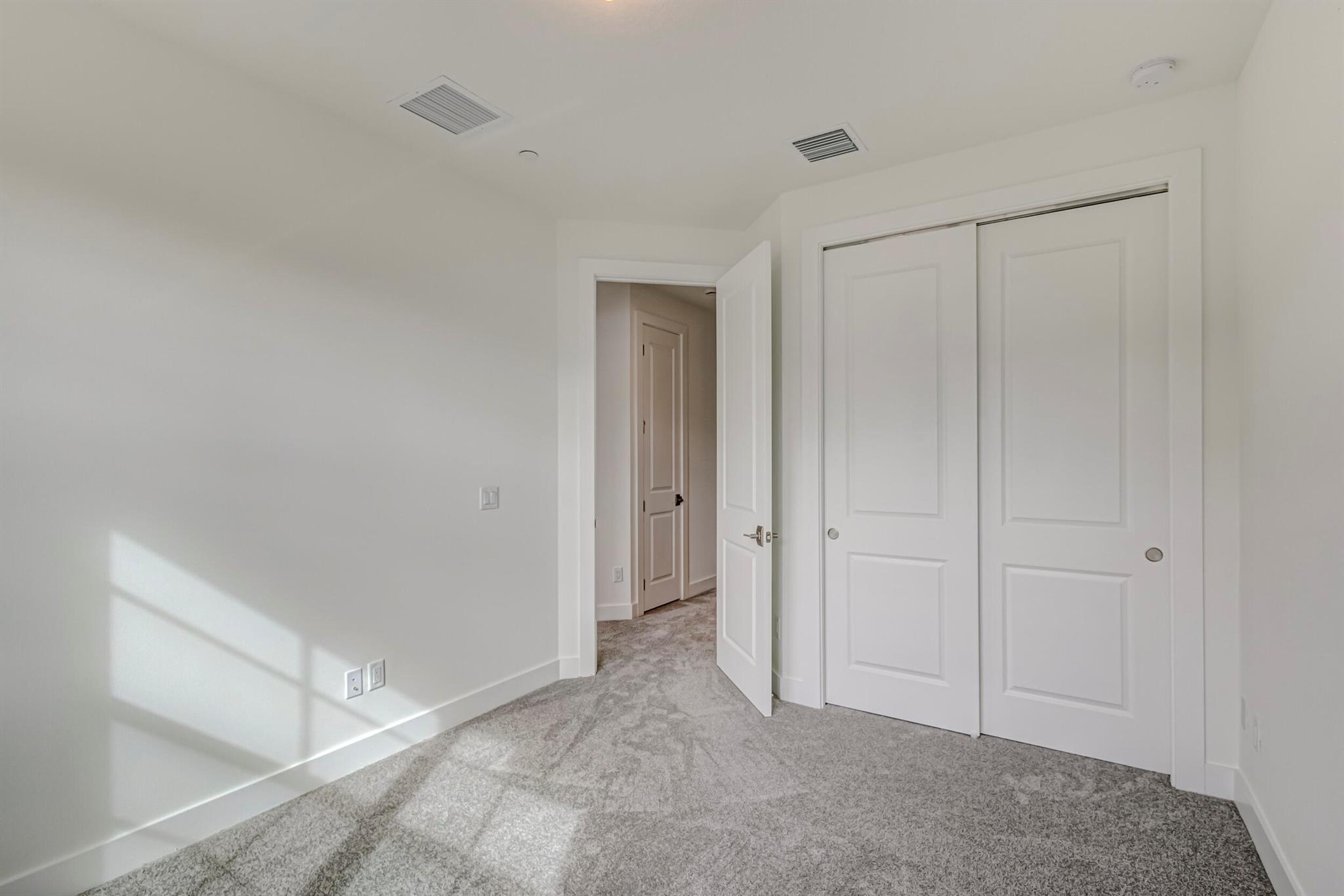 ALTON NEIGHBORHOOD - Residential Lease