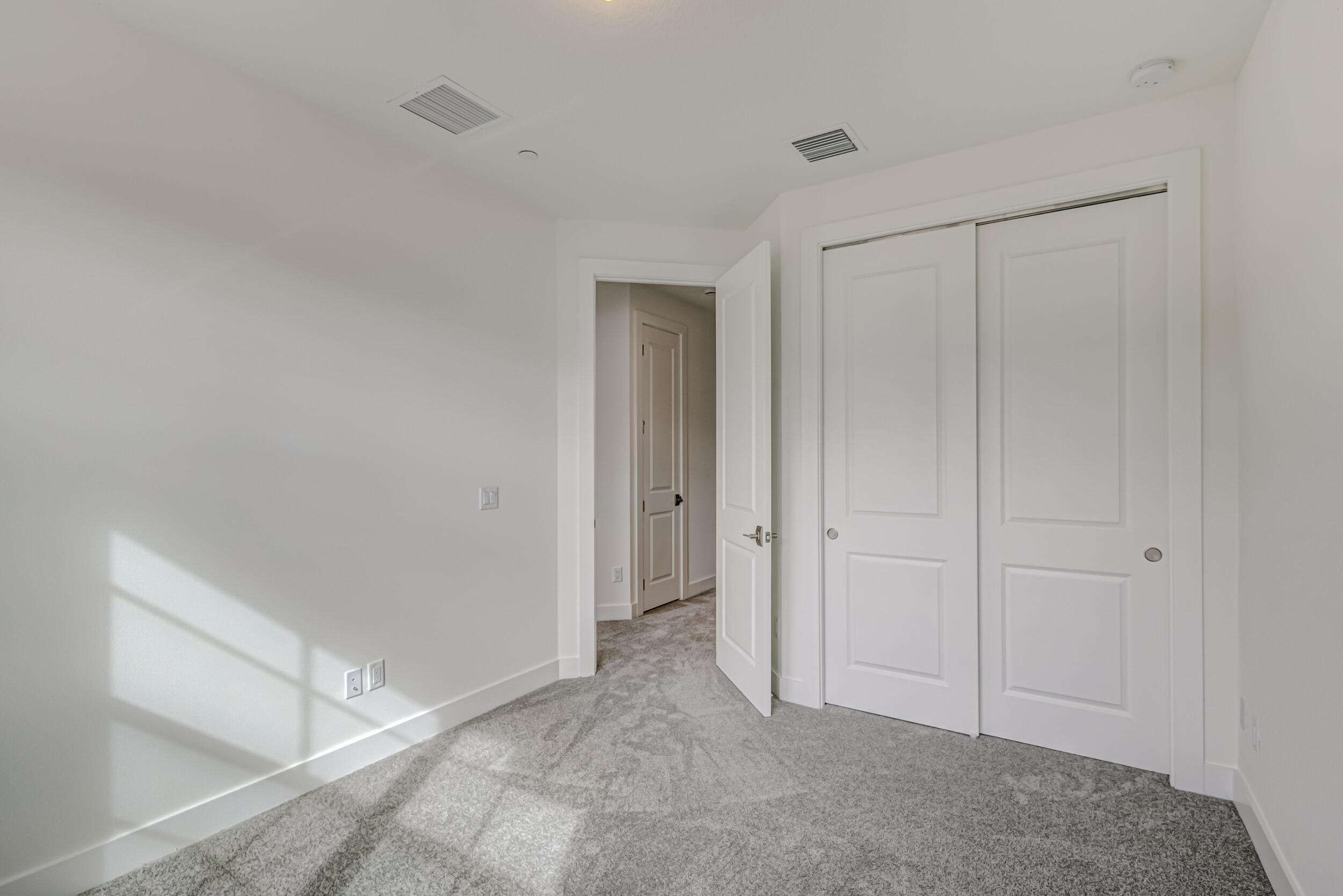 ALTON NEIGHBORHOOD - Residential Lease