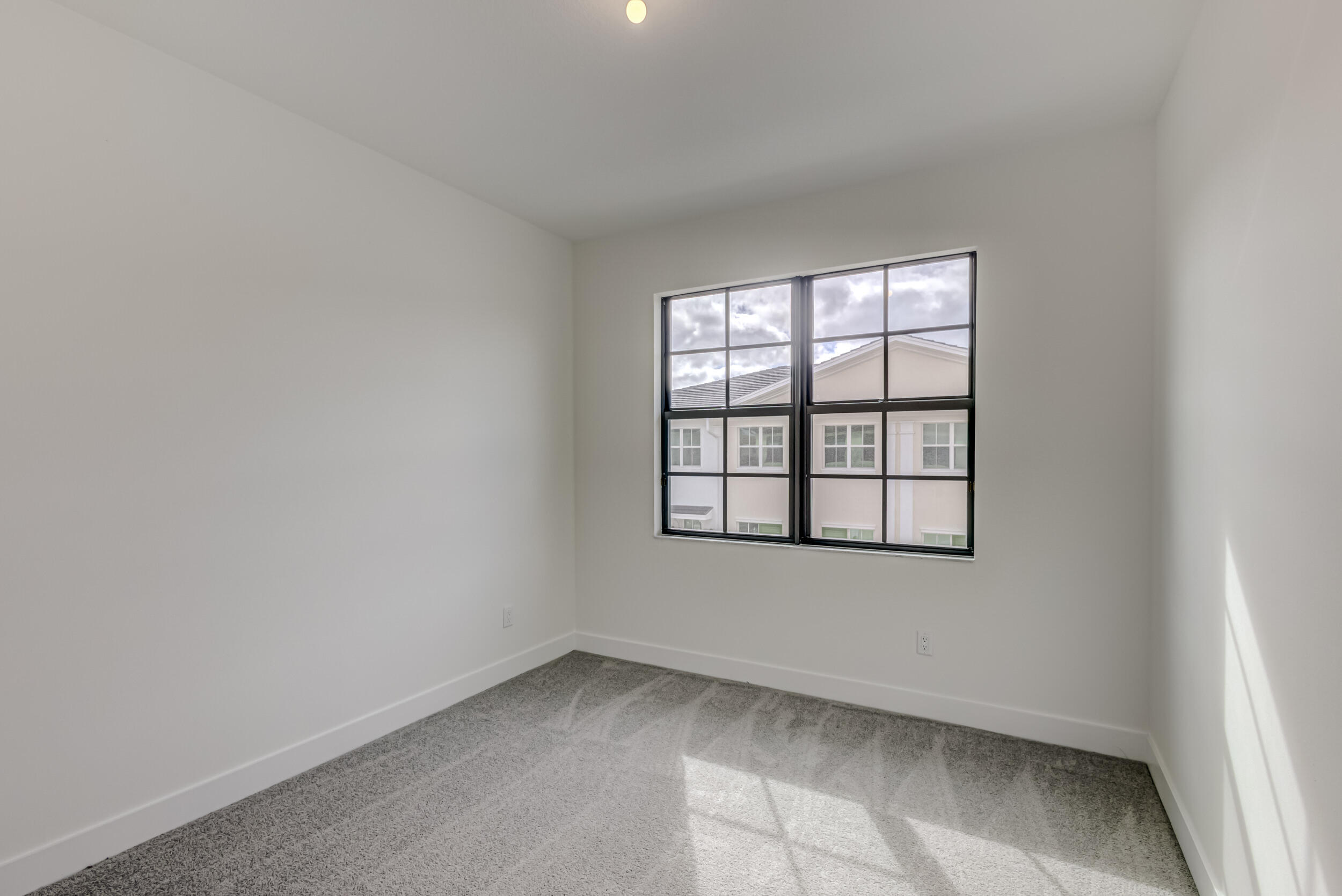 ALTON NEIGHBORHOOD - Residential Lease