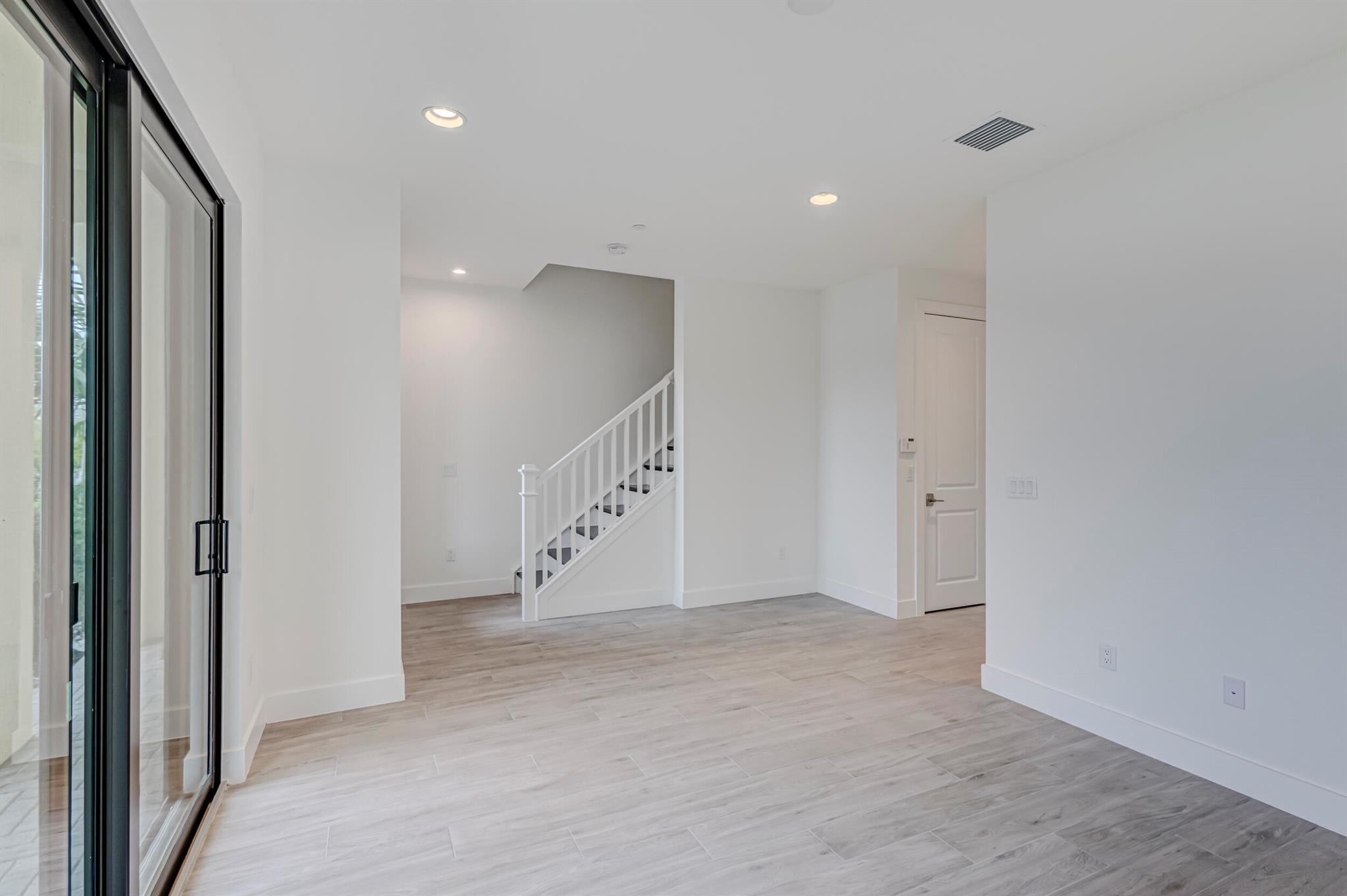 ALTON NEIGHBORHOOD - Residential Lease