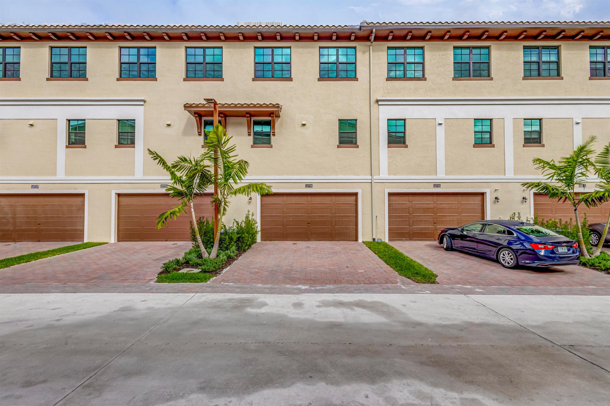 ALTON NEIGHBORHOOD - Residential Lease