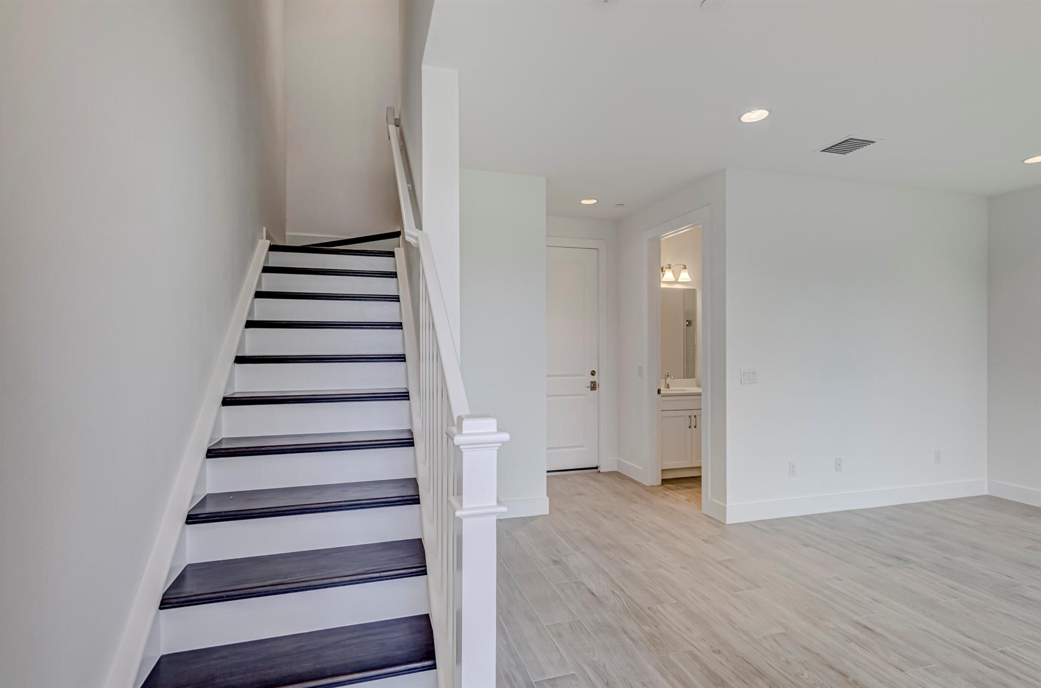 ALTON NEIGHBORHOOD - Residential Lease