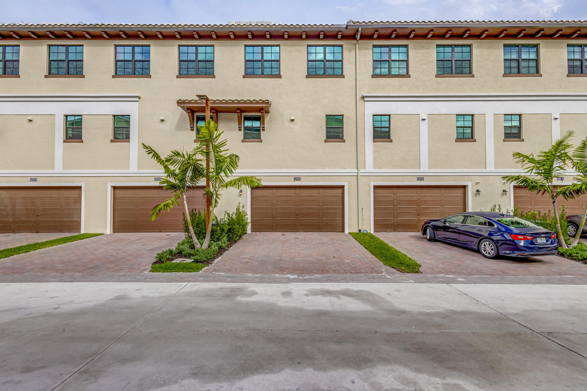 ALTON NEIGHBORHOOD - Residential Lease