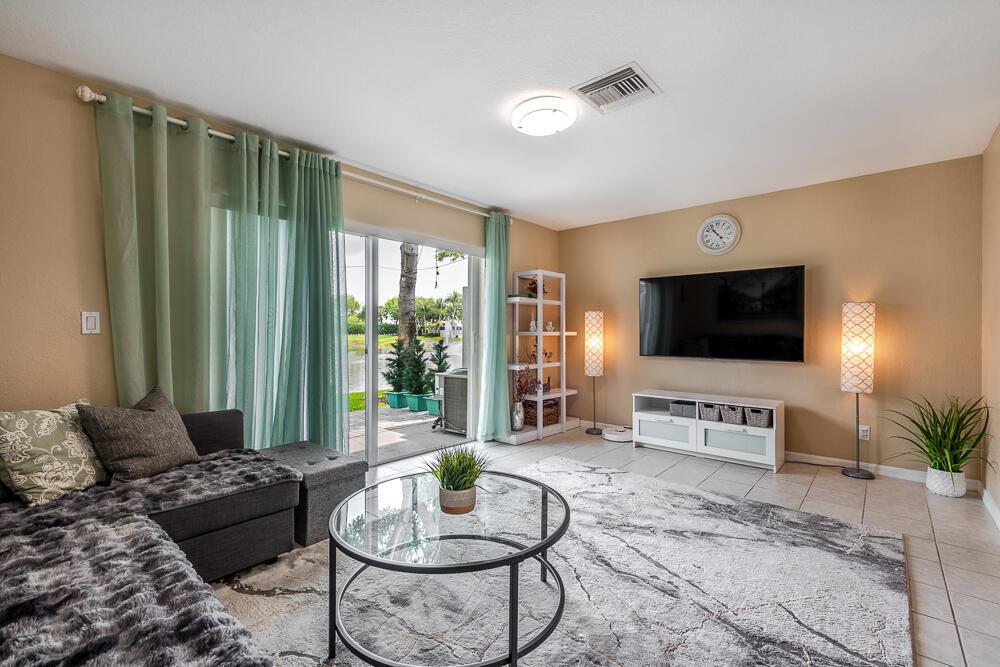 SIERRA PALMS - Residential