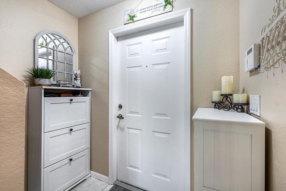 SIERRA PALMS - Residential