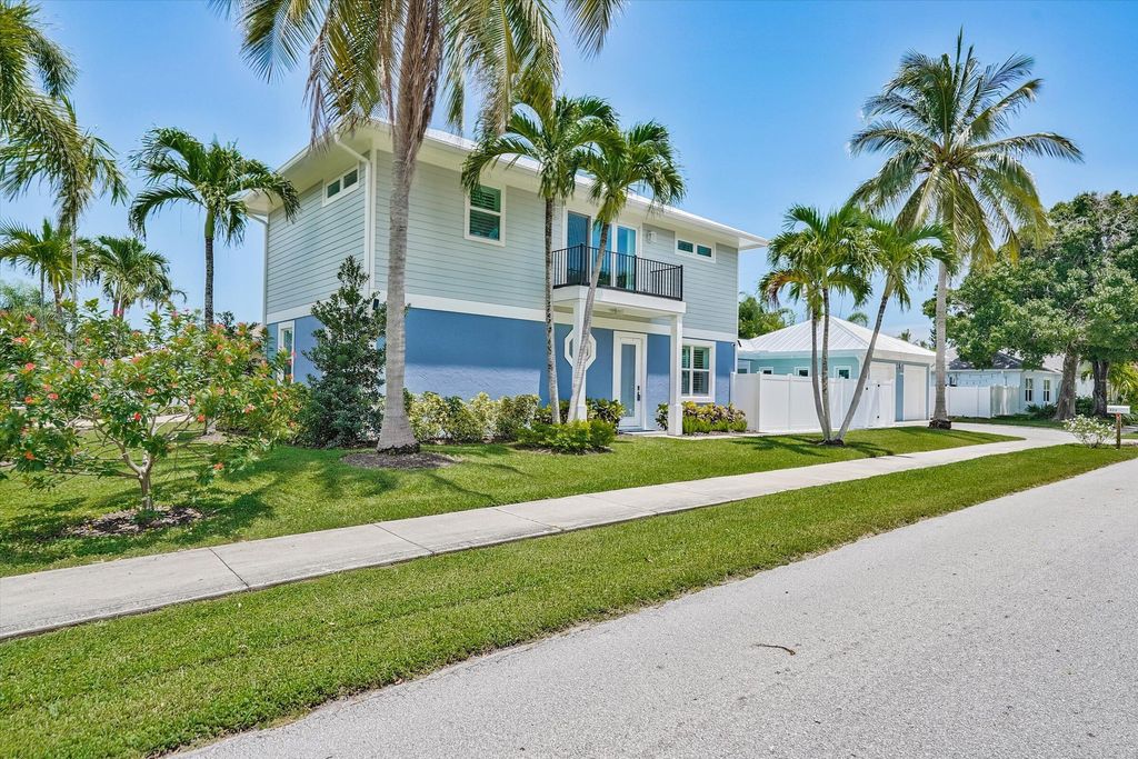 Photo of 425 Hugh Street, Jupiter, FL 33458 (MLS # B26010522)