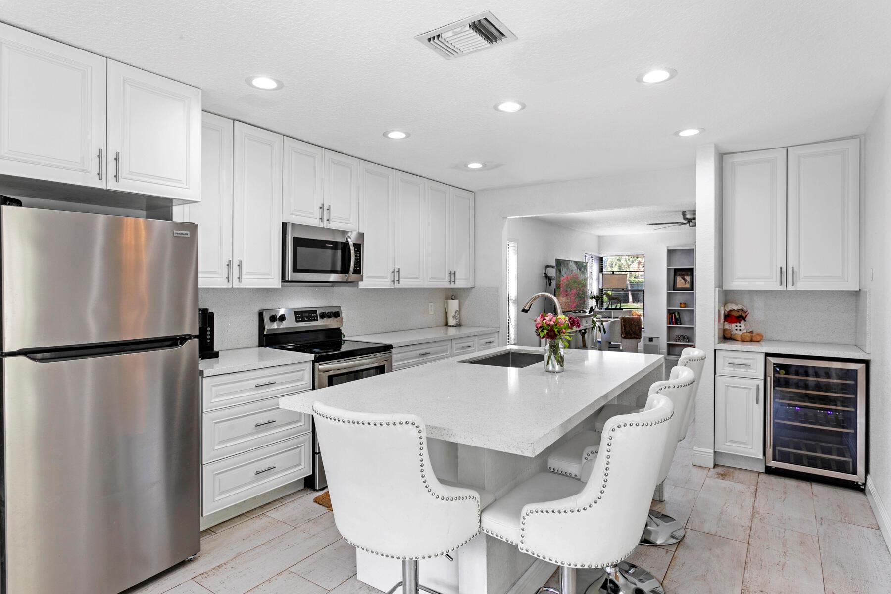 SUGAR POND MANOR OF WELLI - Residential