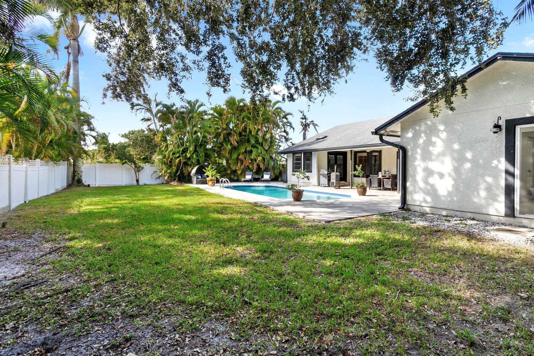 SUGAR POND MANOR OF WELLI - Residential