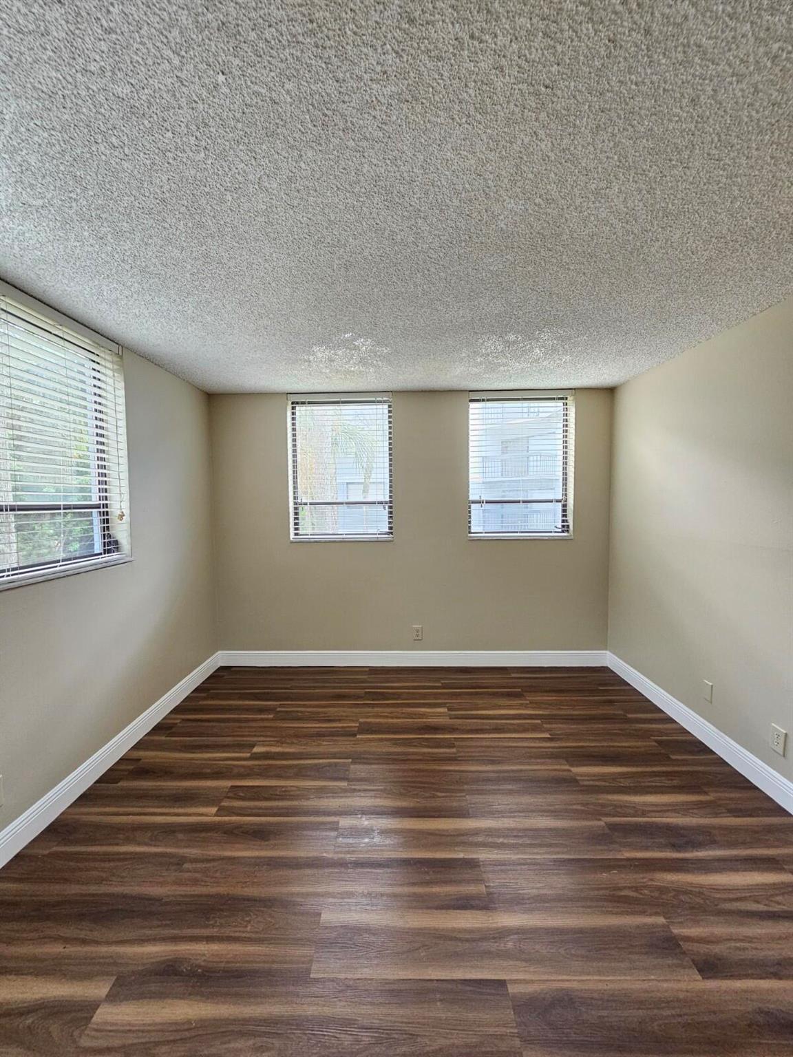 PRESIDENTIAL GOLFVIEW CON - Residential Lease