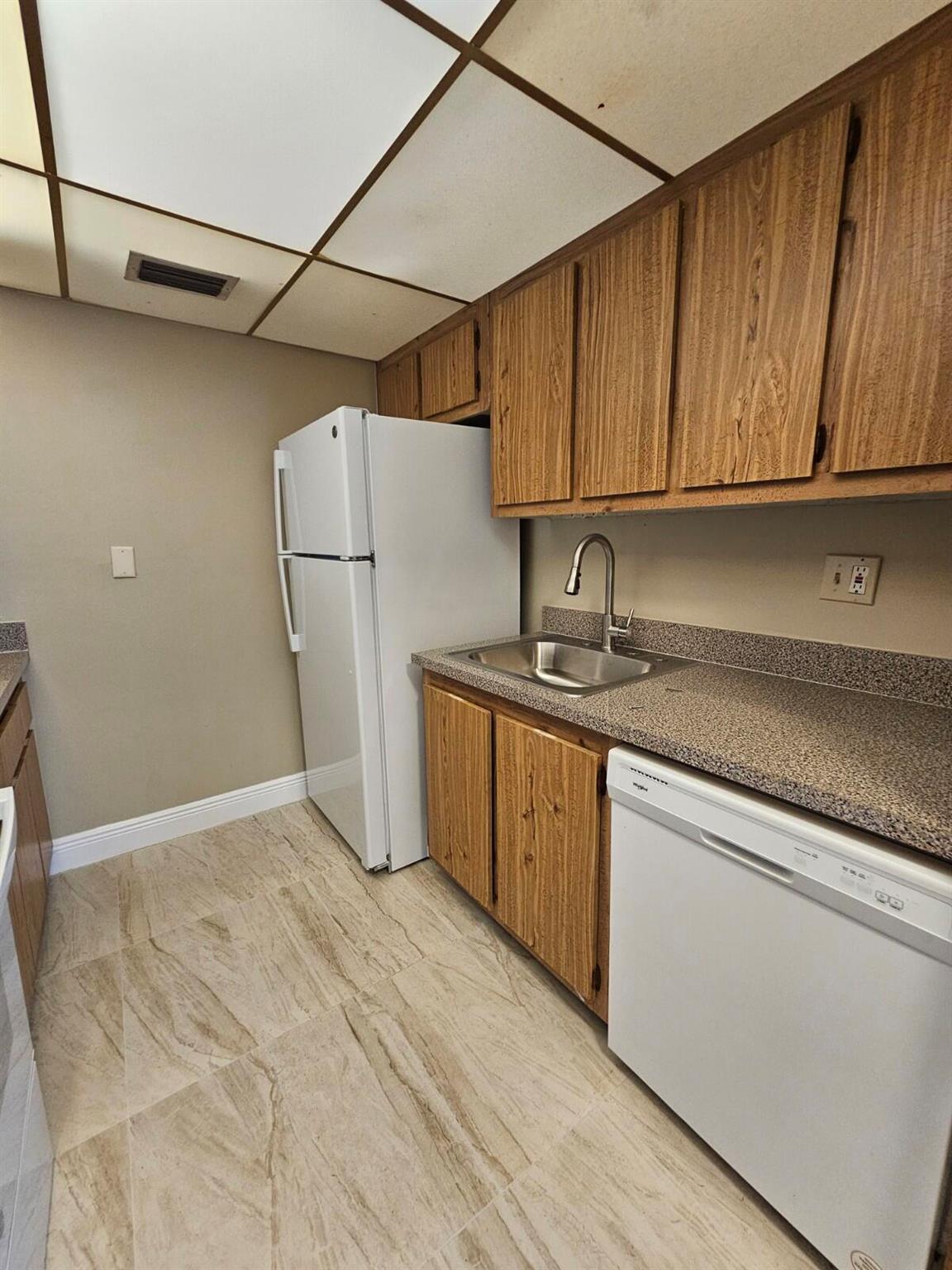 PRESIDENTIAL GOLFVIEW CON - Residential Lease