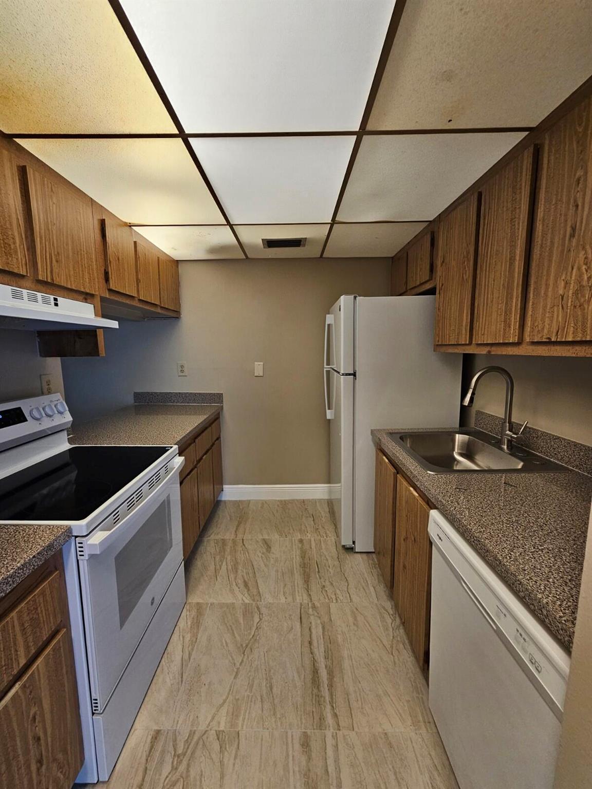 PRESIDENTIAL GOLFVIEW CON - Residential Lease