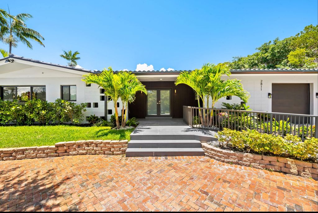 Photo of 2811 NE 53rd Court, Lighthouse Point, FL 33064 (MLS # B26031519)