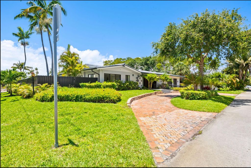 Photo of 2811 NE 53rd Court, Lighthouse Point, FL 33064 (MLS # B26031519)
