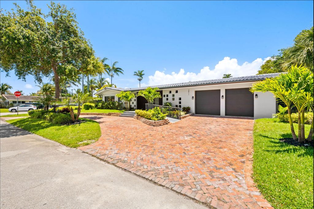 Photo of 2811 NE 53rd Court, Lighthouse Point, FL 33064 (MLS # B26031519)
