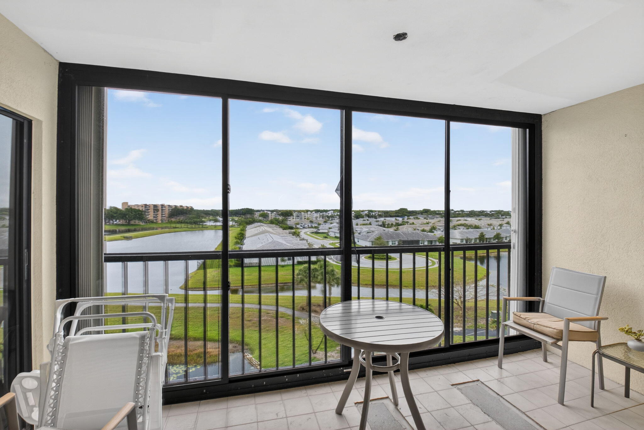 HUNTINGTON LAKES SEC TWO CONDOS - Residential