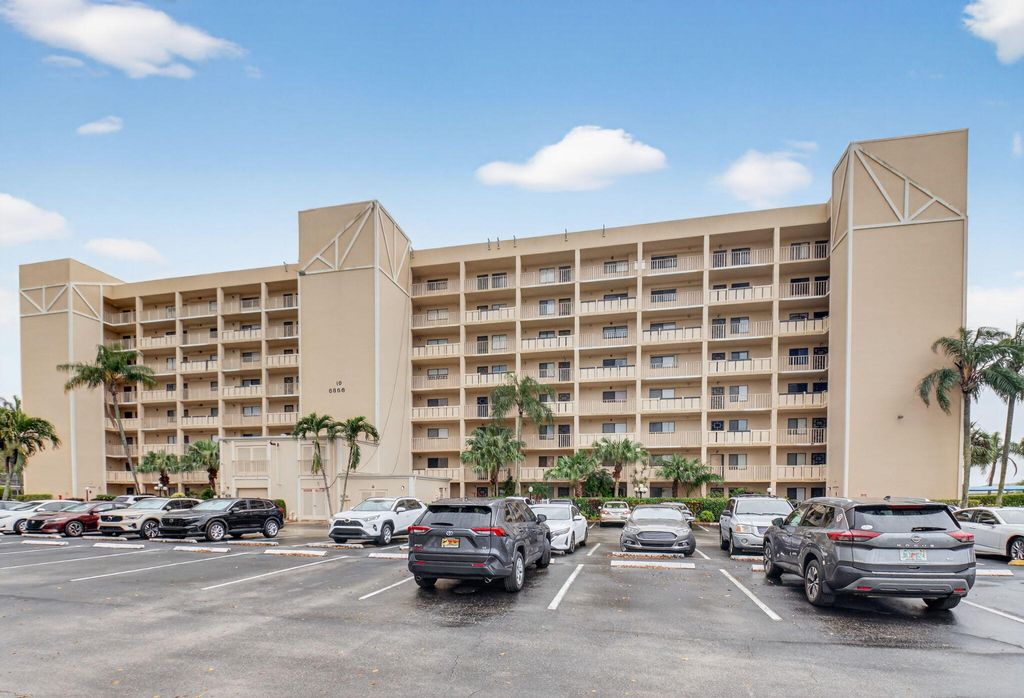 Photo of 6866 Huntington Lane #607, Delray Beach, FL 33446 (MLS # B26004919)