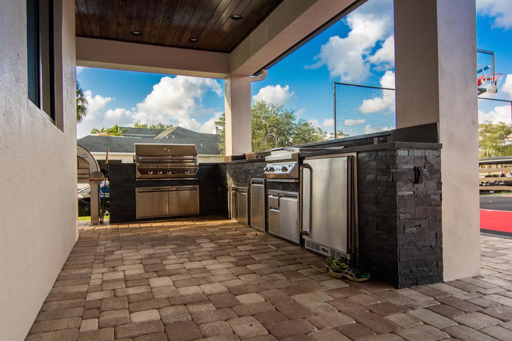 PADDOCK PARK 2 OF WELLING - Residential