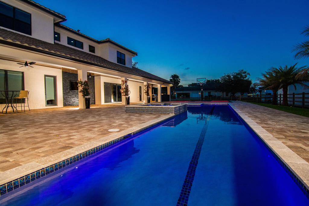 PADDOCK PARK 2 OF WELLING - Residential