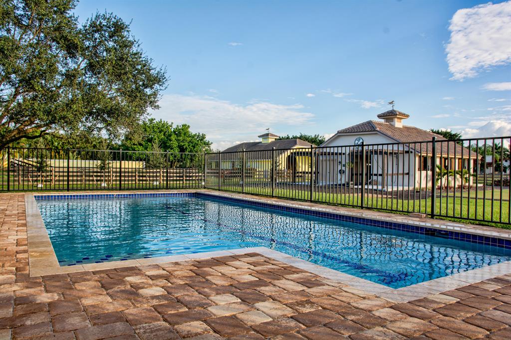 PADDOCK PARK 2 OF WELLING - Residential