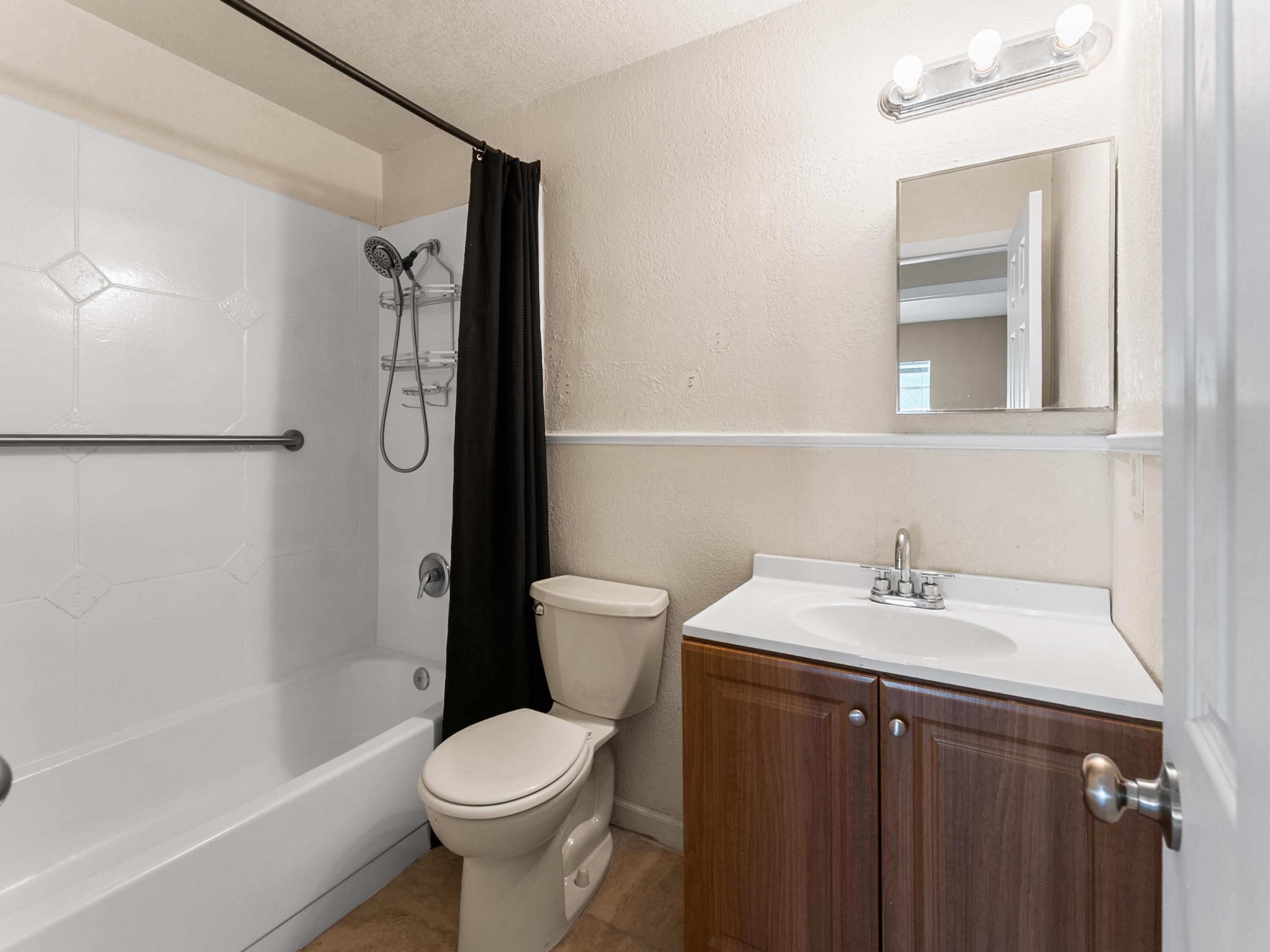 WHISPERING PALMS UNIT 5 - Residential