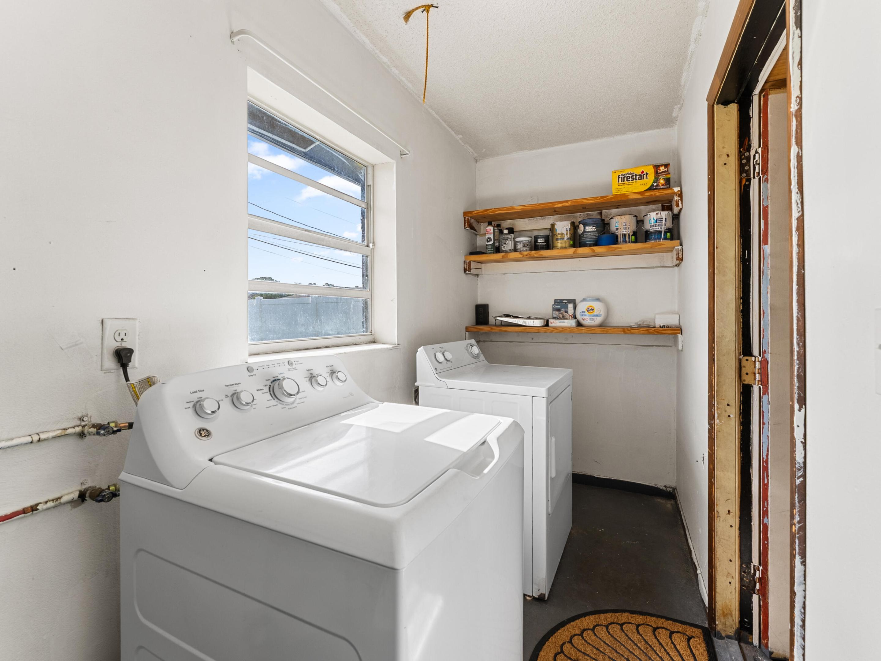 WHISPERING PALMS UNIT 5 - Residential