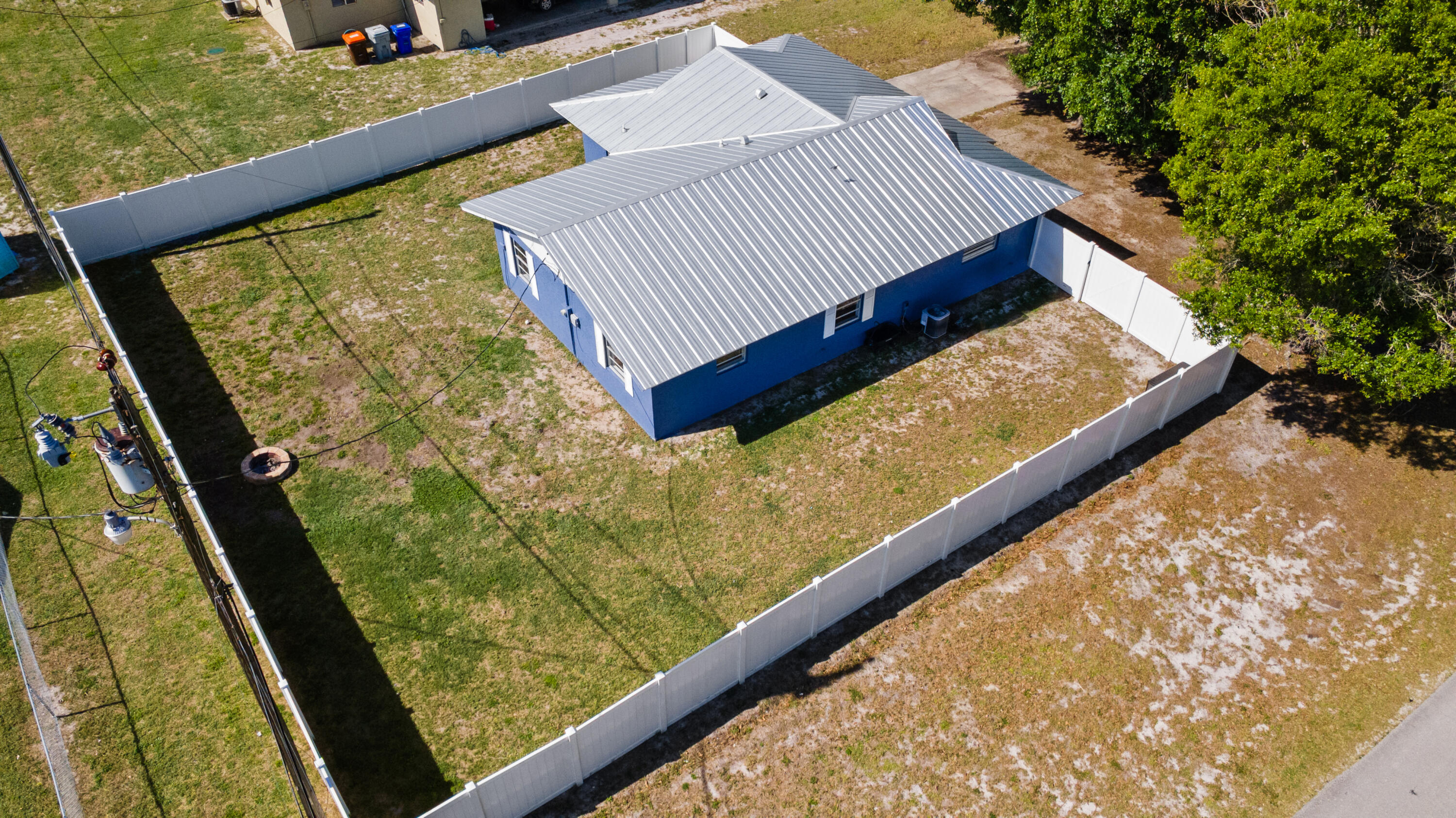 WHISPERING PALMS UNIT 5 - Residential