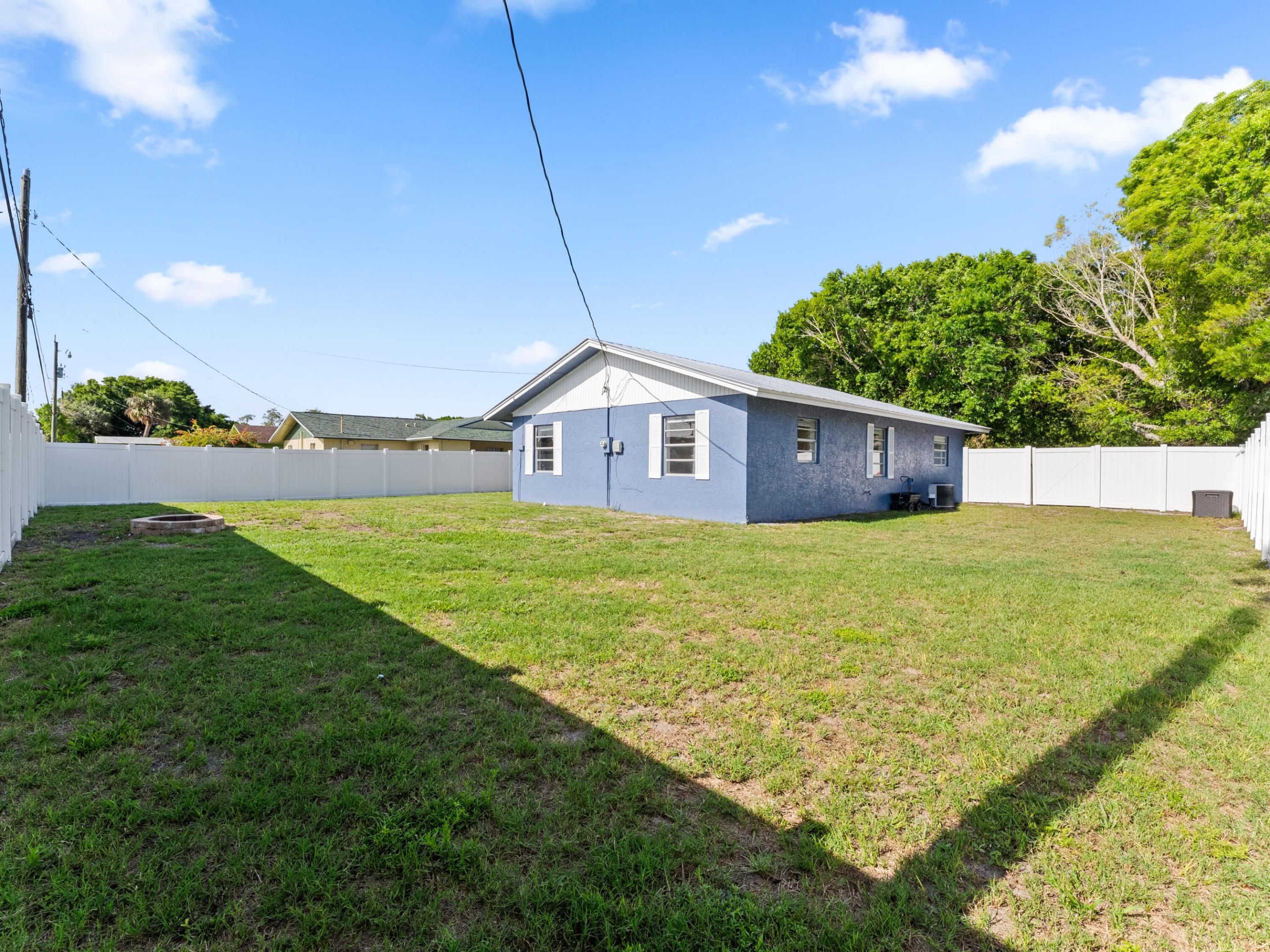 WHISPERING PALMS UNIT 5 - Residential