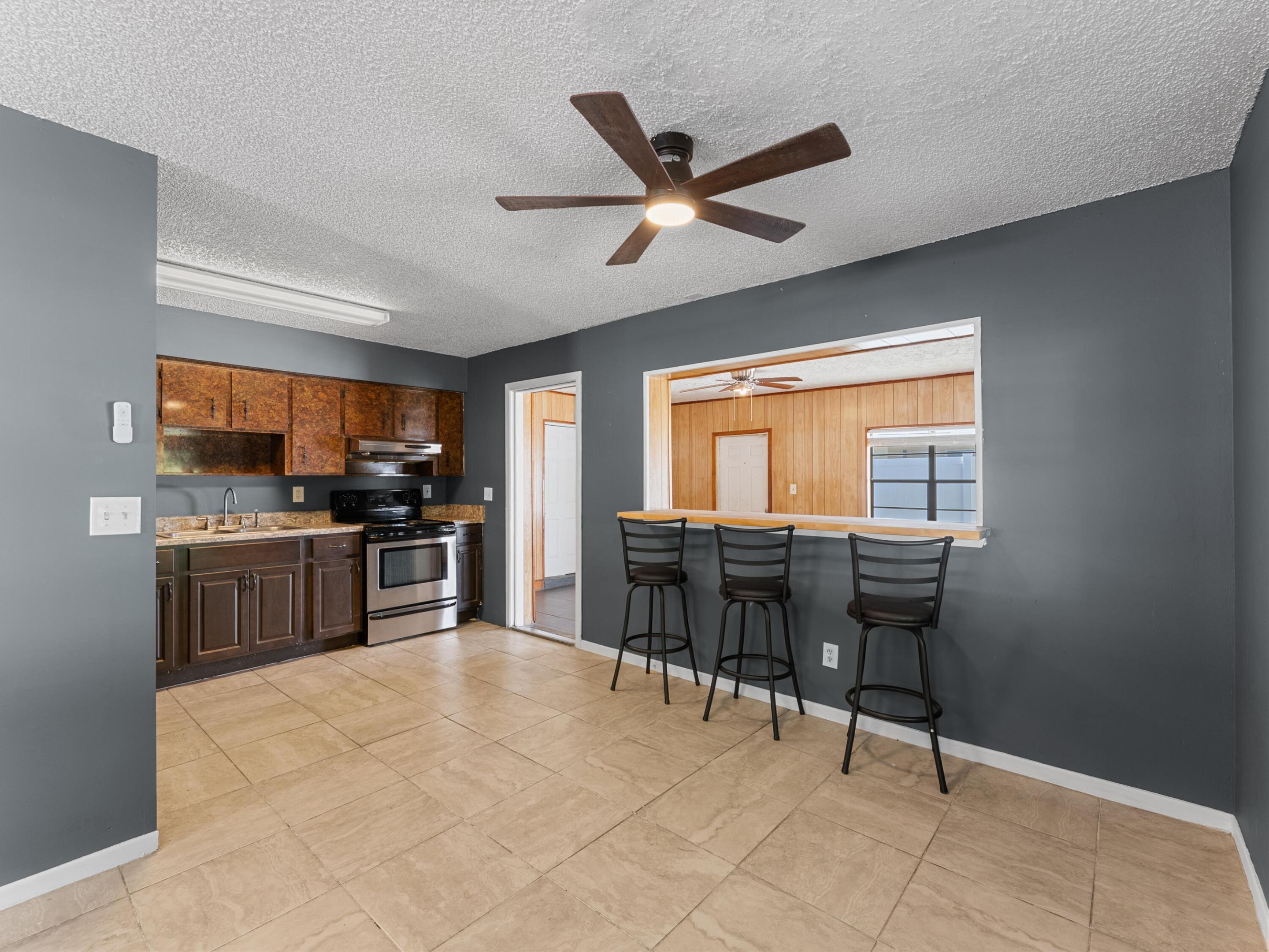 WHISPERING PALMS UNIT 5 - Residential