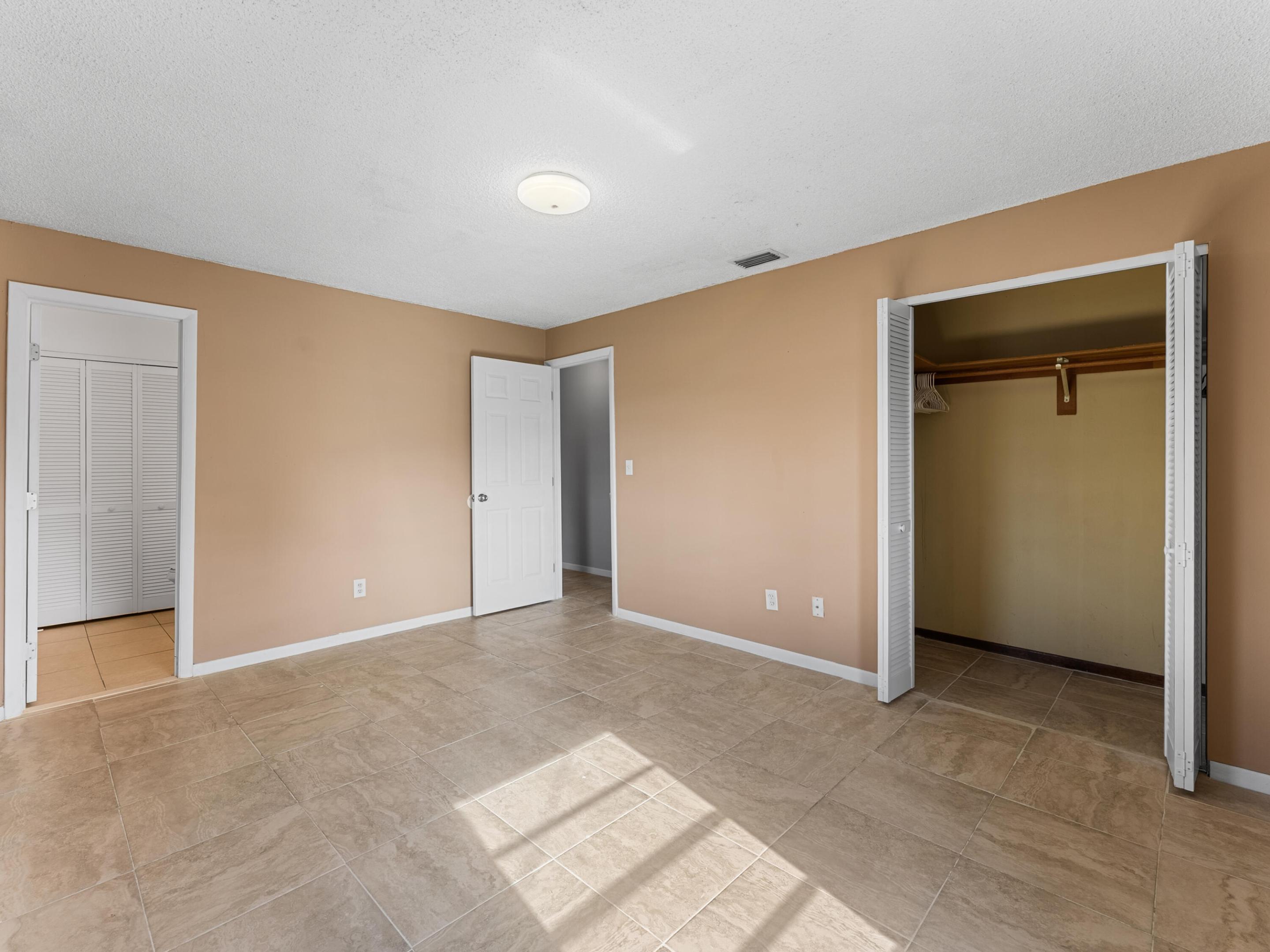 WHISPERING PALMS UNIT 5 - Residential