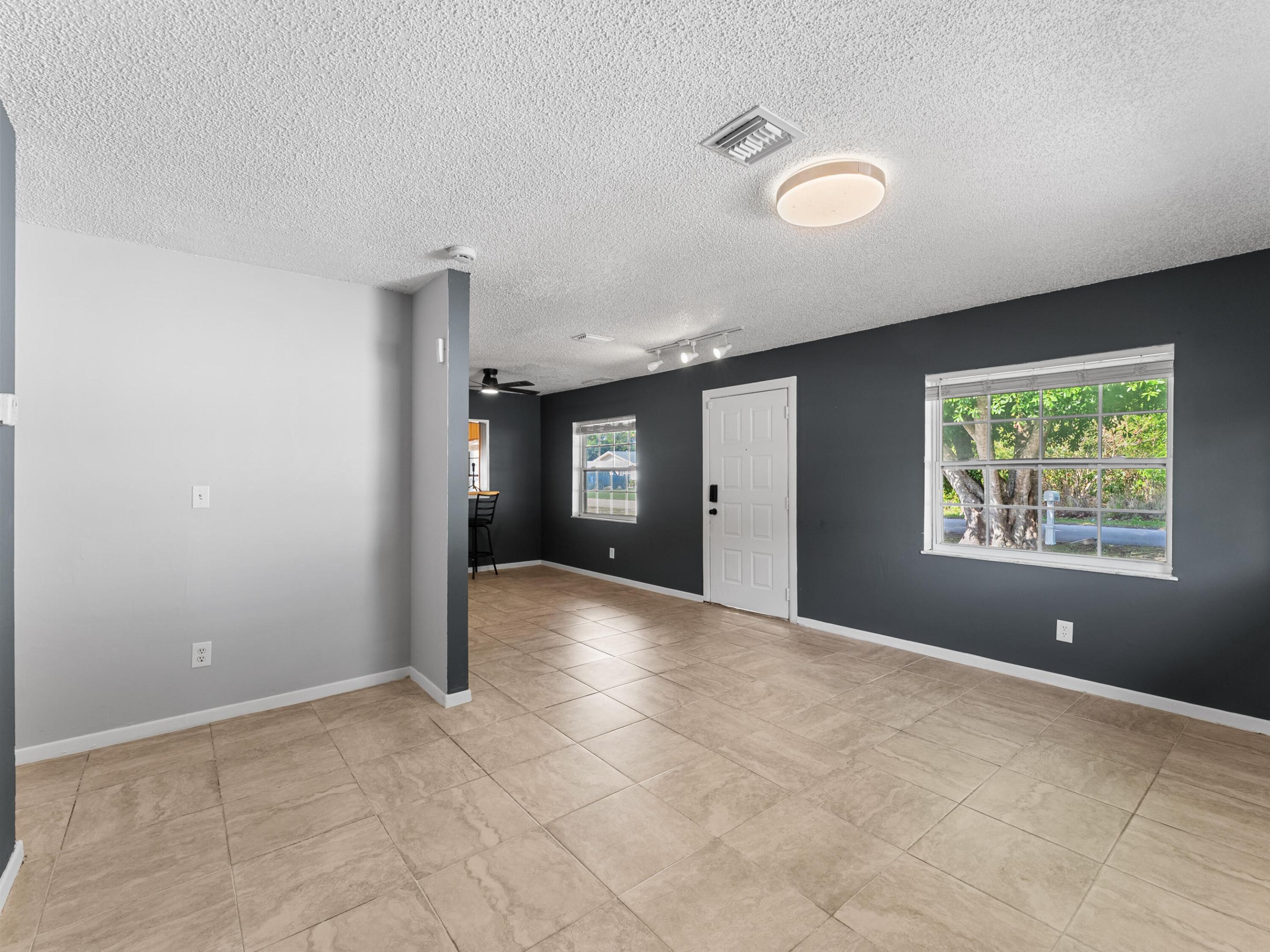 WHISPERING PALMS UNIT 5 - Residential