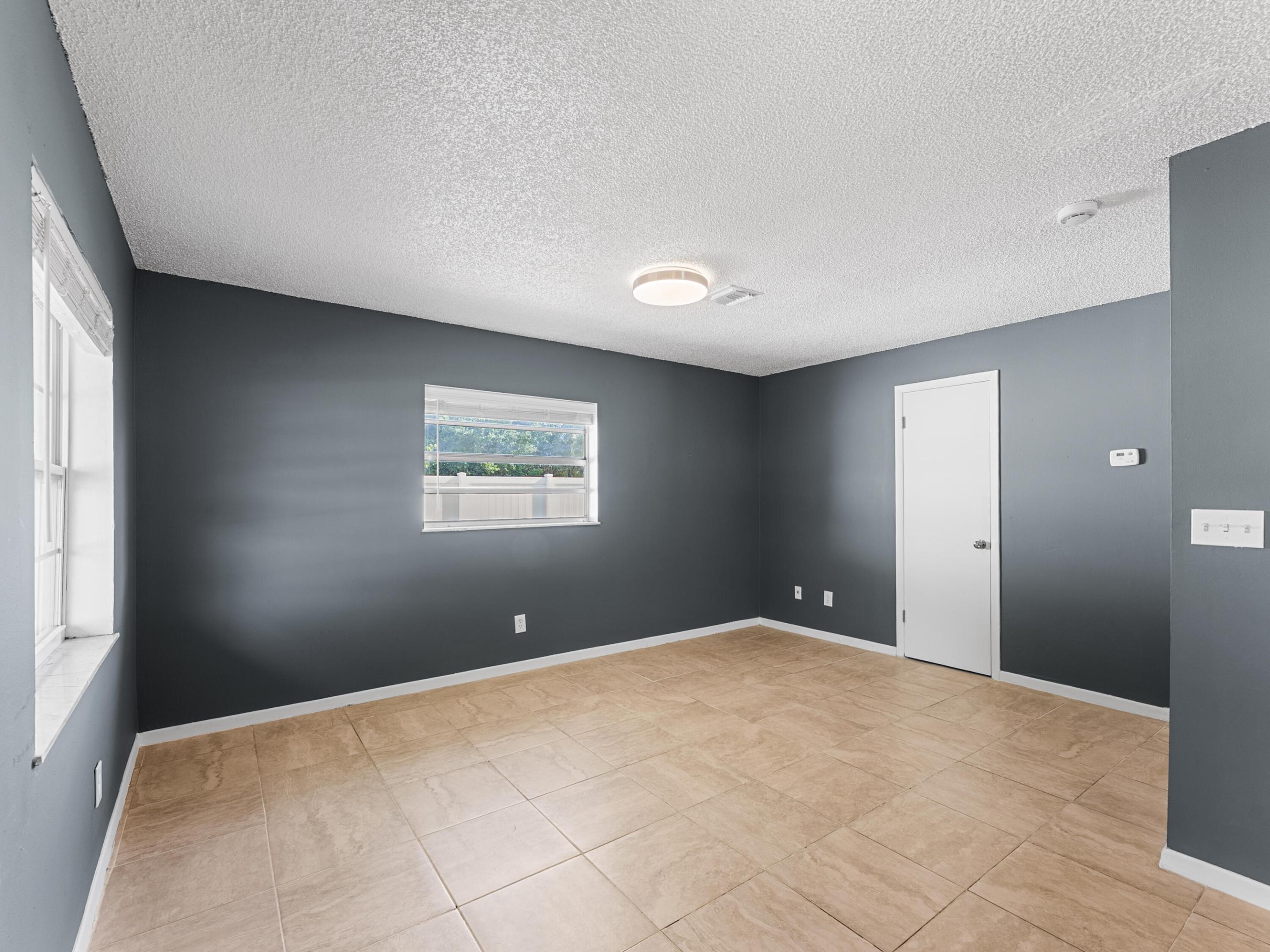 WHISPERING PALMS UNIT 5 - Residential