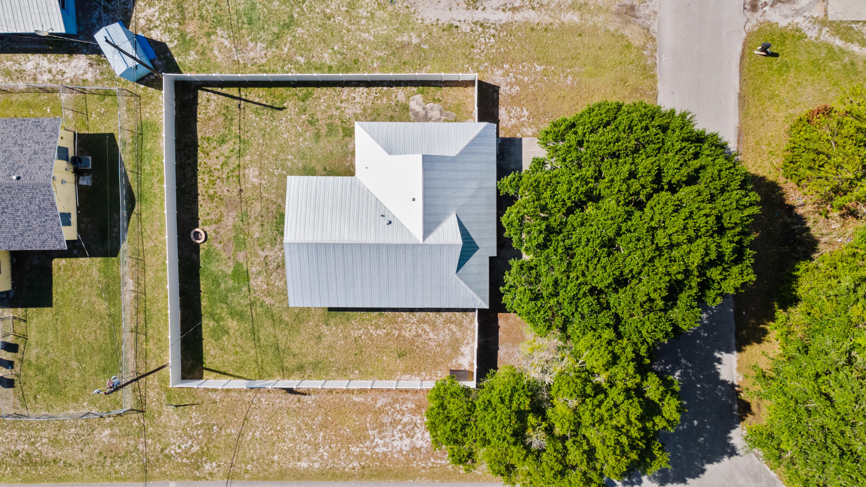 WHISPERING PALMS UNIT 5 - Residential