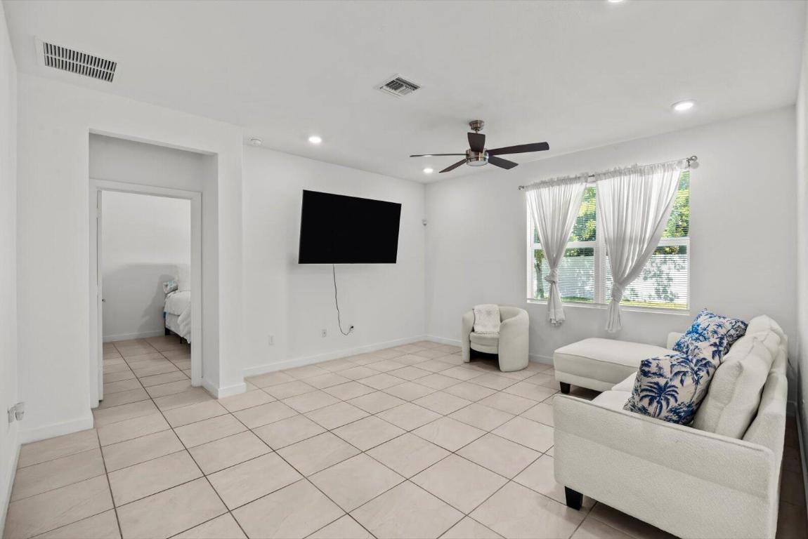 OCEAN BREEZE WEST - Residential