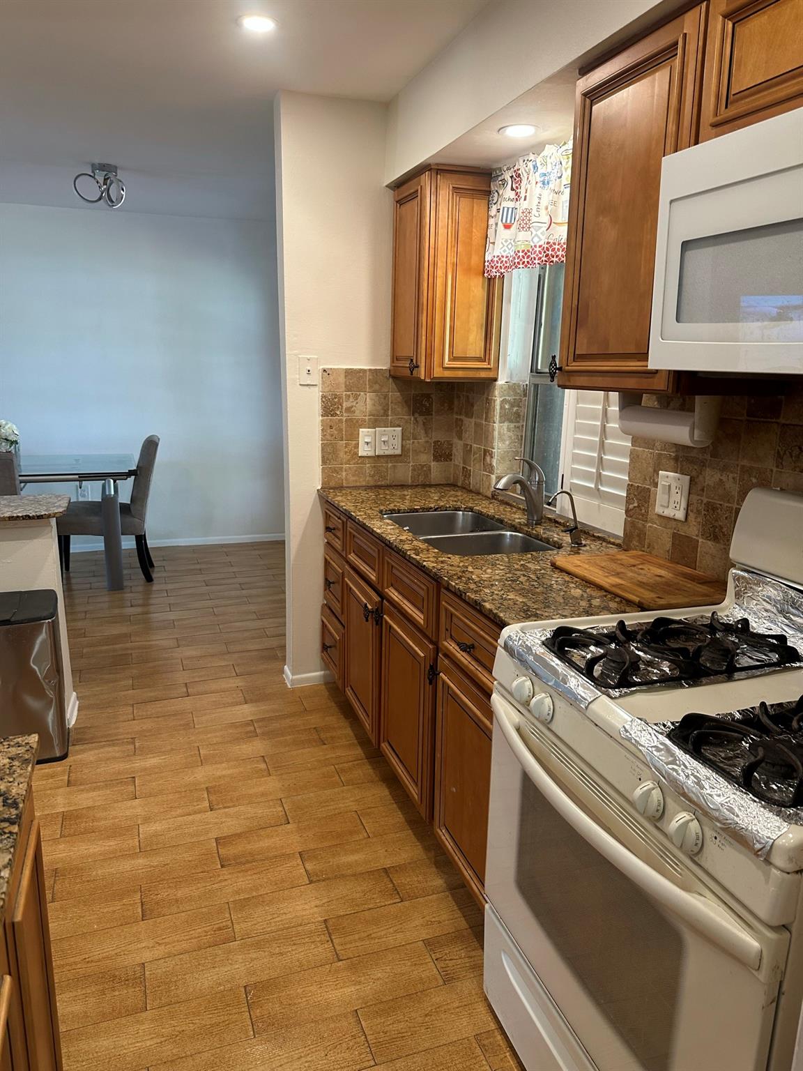 SUNRISE GOLD VILLAGE - Residential