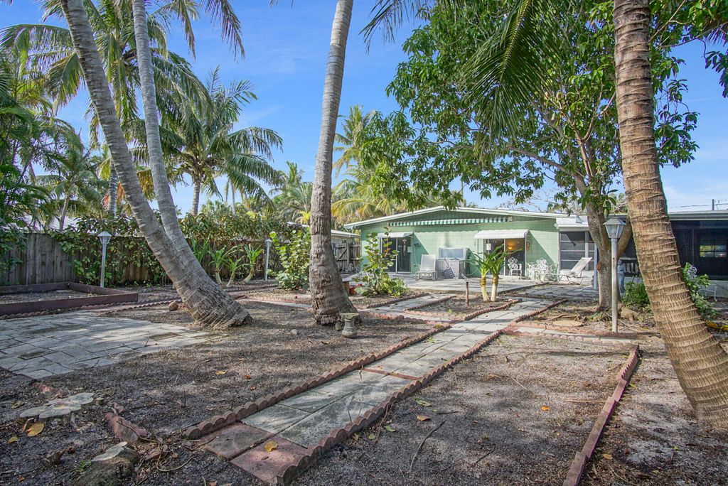 Photo of 1911 Cypress Avenue, Fort Pierce, FL 34949 (MLS # R10944358)